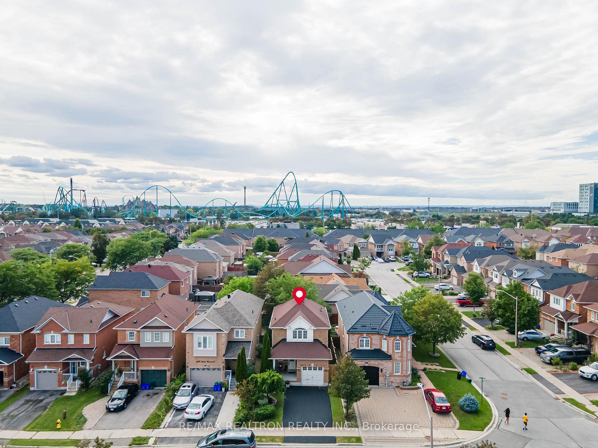 Photo 2 of 195 Kale Crescent, Vaughan, Maple — HOMEH