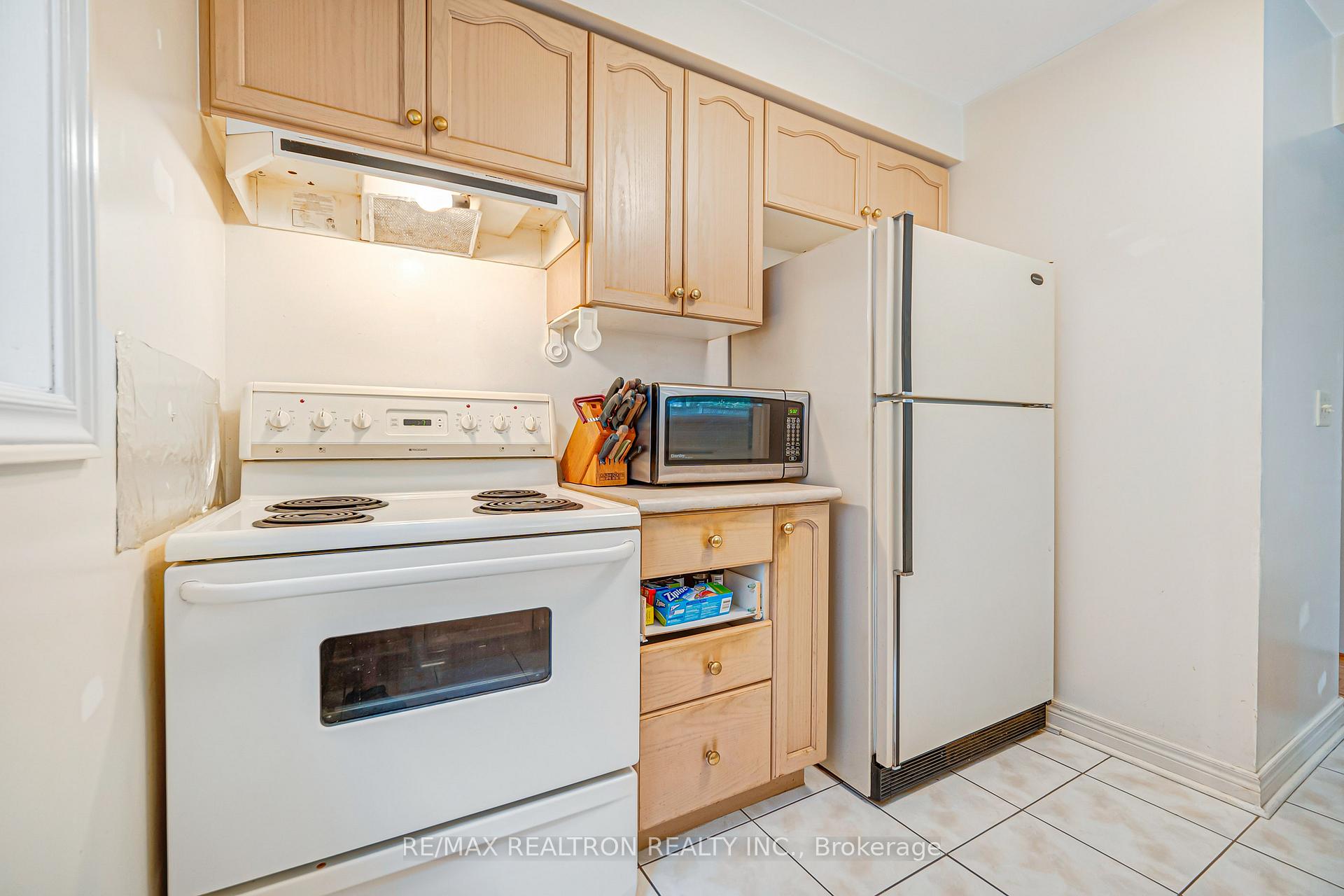 Photo 11 of 195 Kale Crescent, Vaughan, Maple — HOMEH