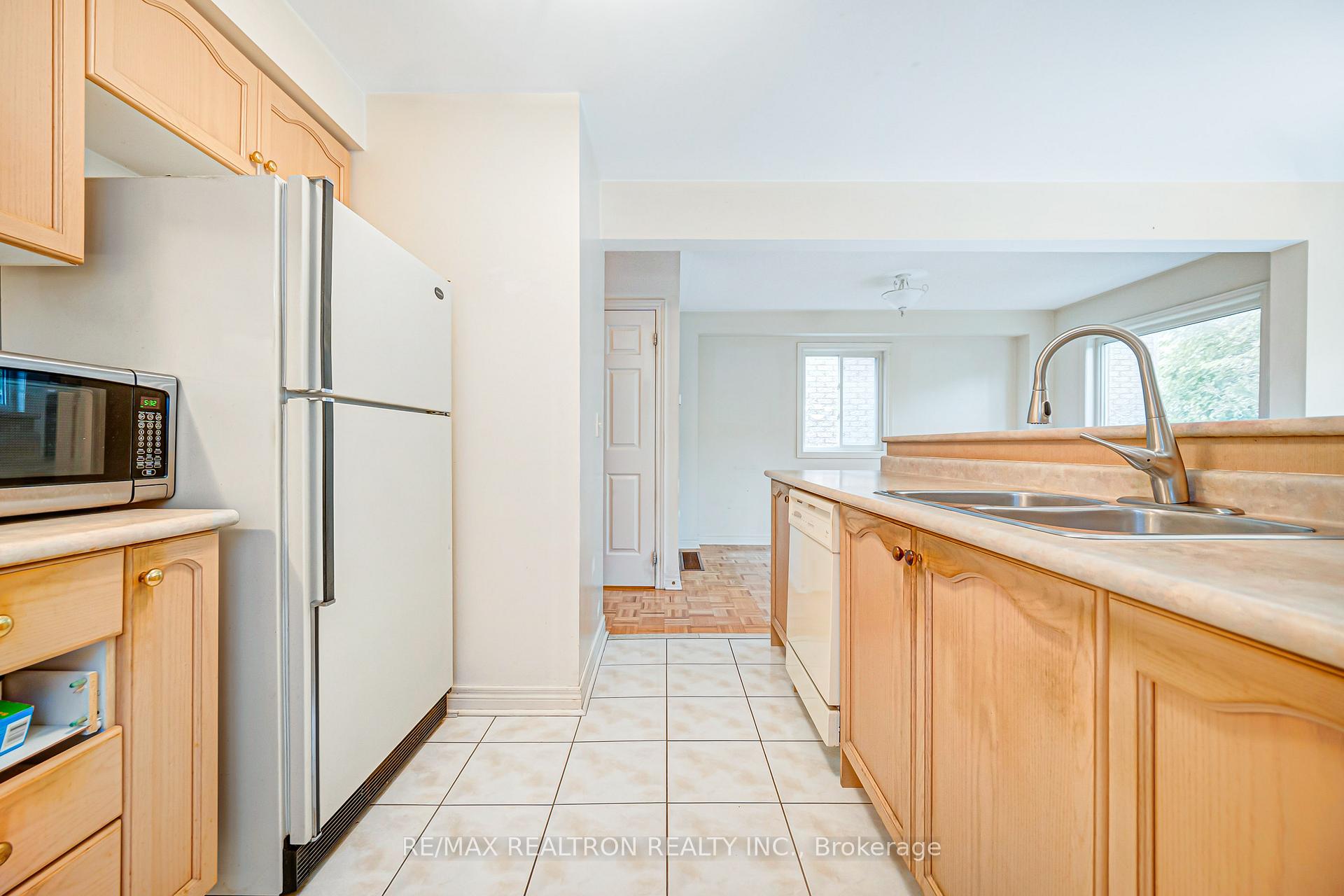 Photo 12 of 195 Kale Crescent, Vaughan, Maple — HOMEH