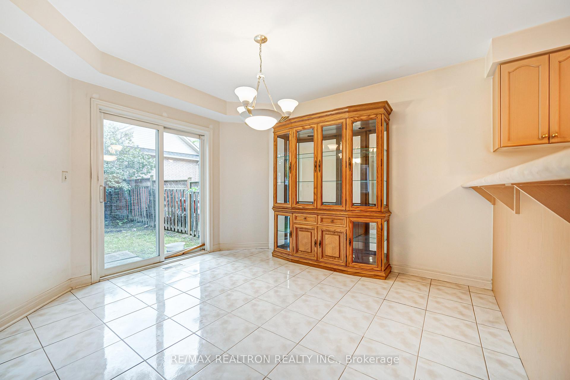 Photo 13 of 195 Kale Crescent, Vaughan, Maple — HOMEH