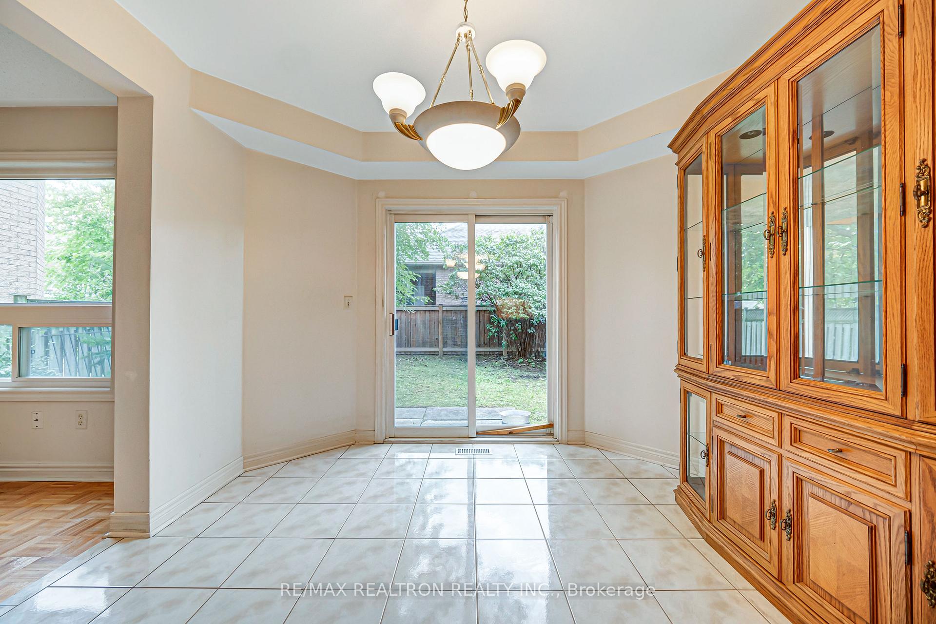 Photo 16 of 195 Kale Crescent, Vaughan, Maple — HOMEH