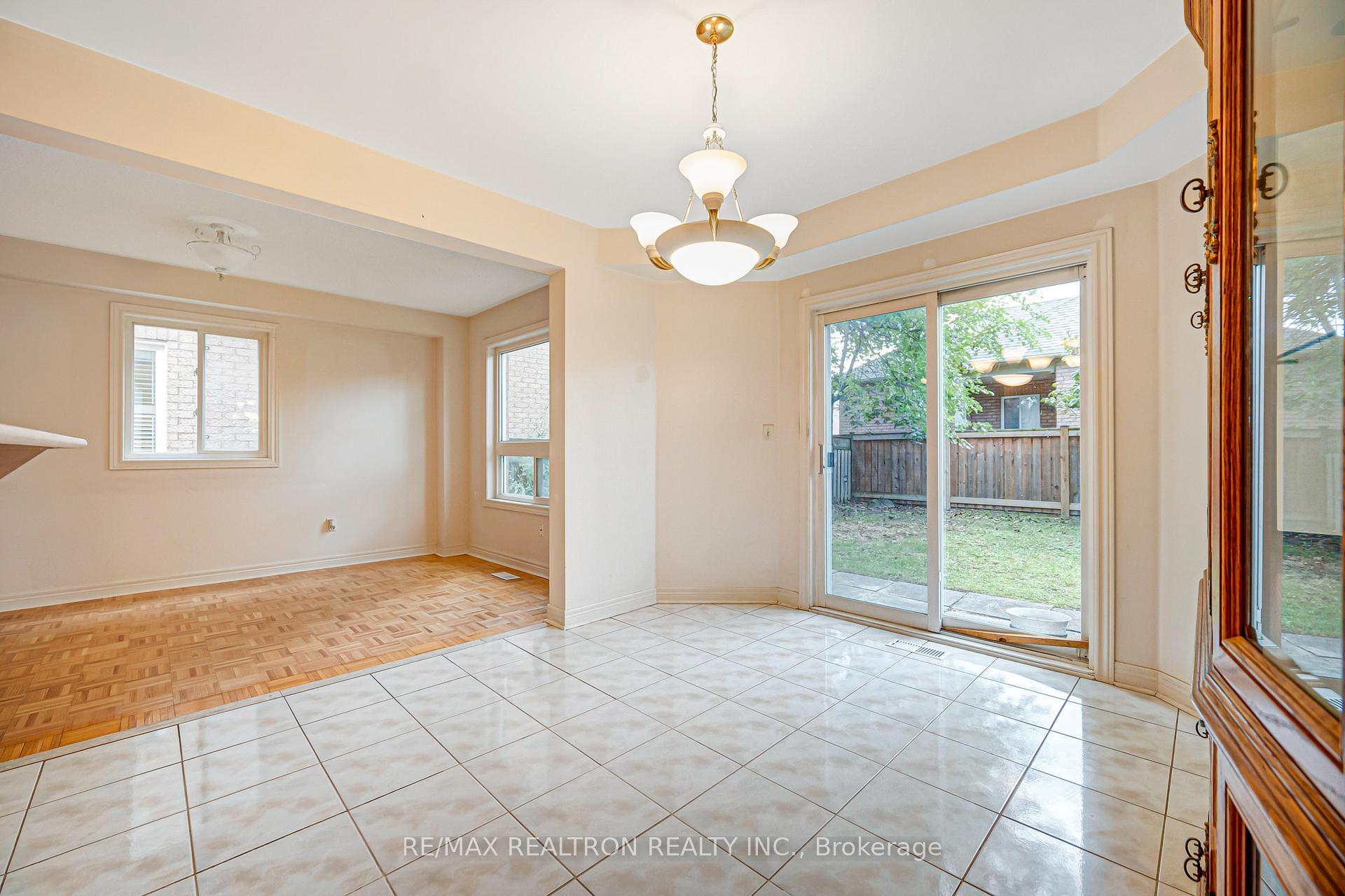 Photo 17 of 195 Kale Crescent, Vaughan, Maple — HOMEH