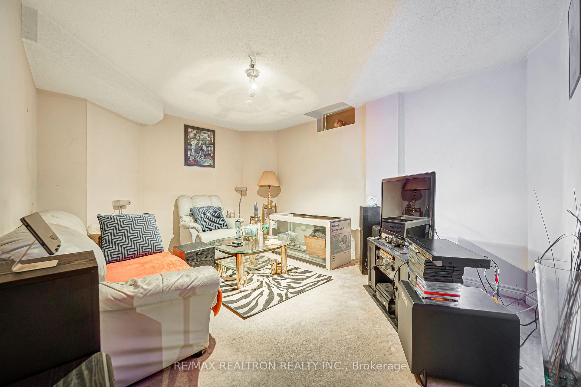 Photo 18 of 195 Kale Crescent, Vaughan, Maple — HOMEH