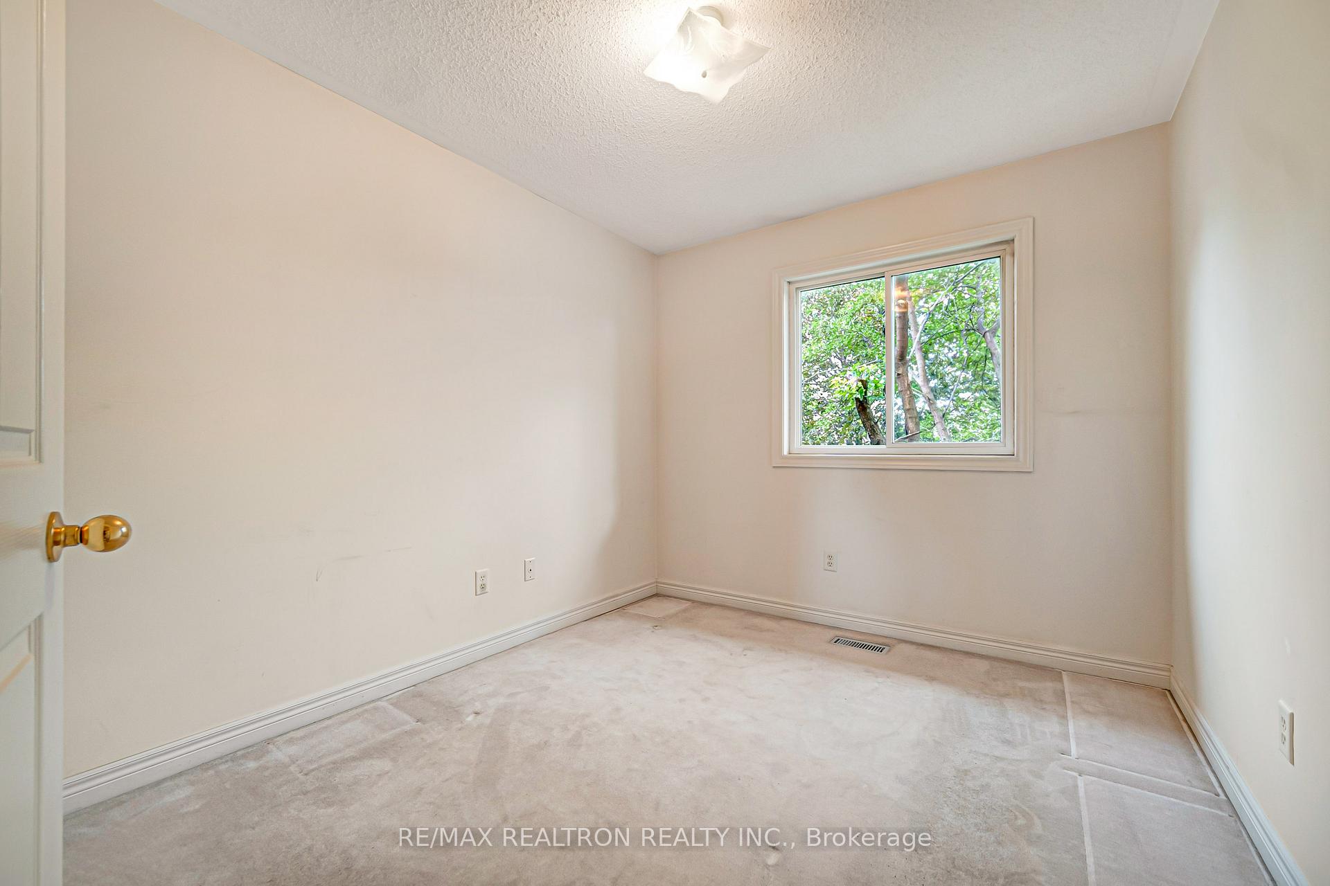 Photo 23 of 195 Kale Crescent, Vaughan, Maple — HOMEH