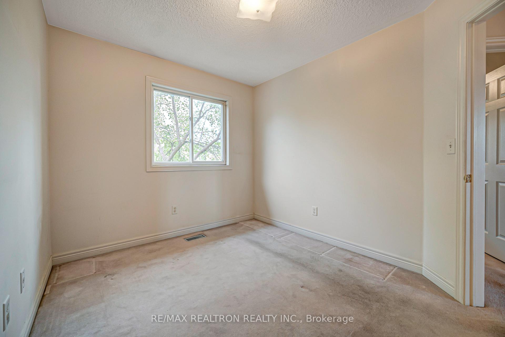 Photo 26 of 195 Kale Crescent, Vaughan, Maple — HOMEH