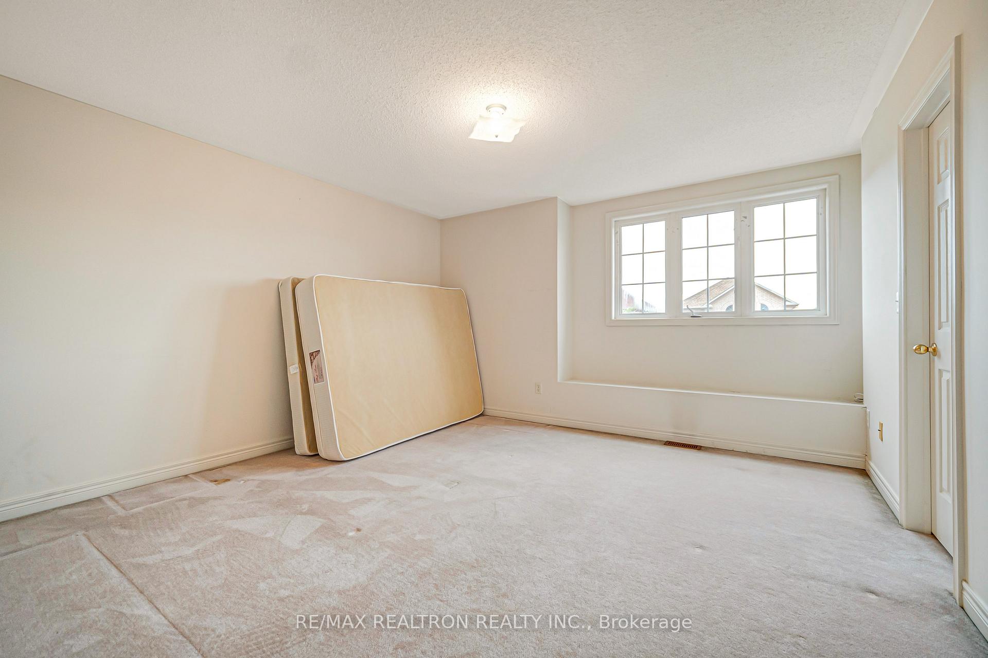 Photo 27 of 195 Kale Crescent, Vaughan, Maple — HOMEH