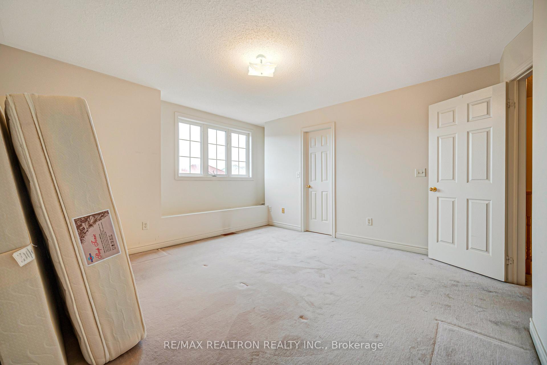 Photo 28 of 195 Kale Crescent, Vaughan, Maple — HOMEH