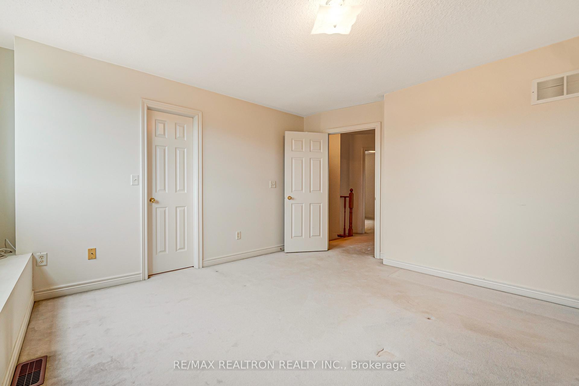 Photo 29 of 195 Kale Crescent, Vaughan, Maple — HOMEH