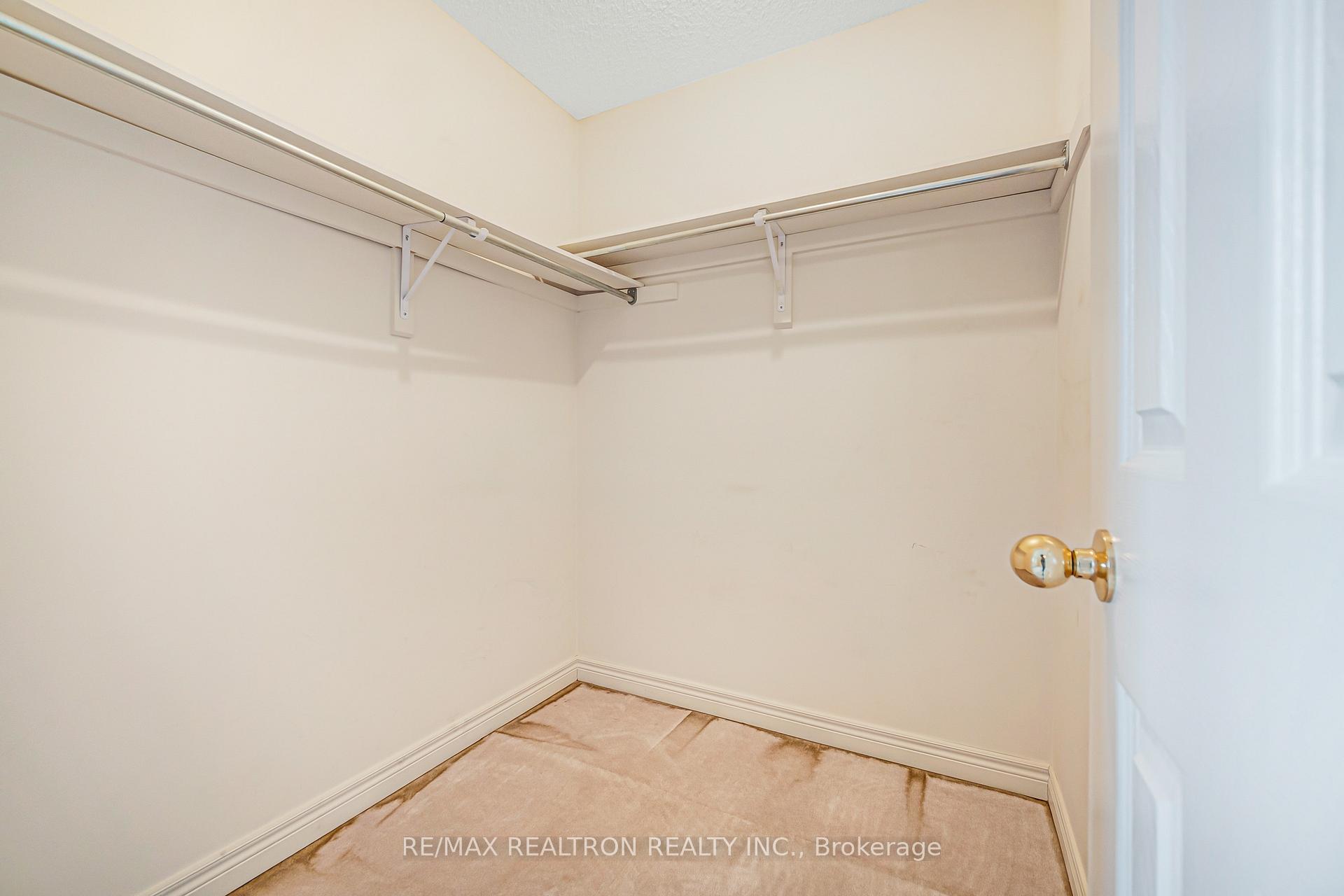 Photo 32 of 195 Kale Crescent, Vaughan, Maple — HOMEH