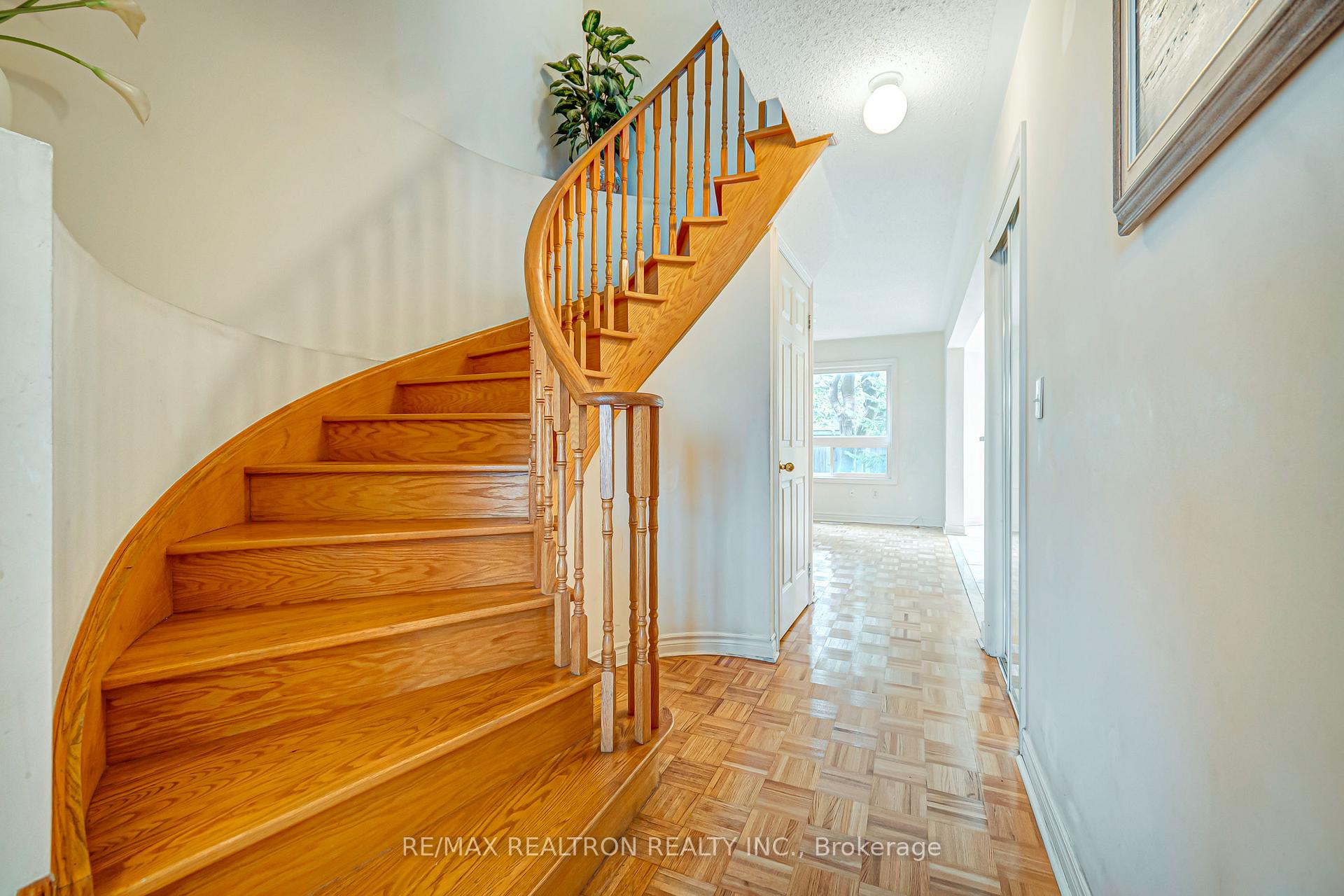 Photo 34 of 195 Kale Crescent, Vaughan, Maple — HOMEH