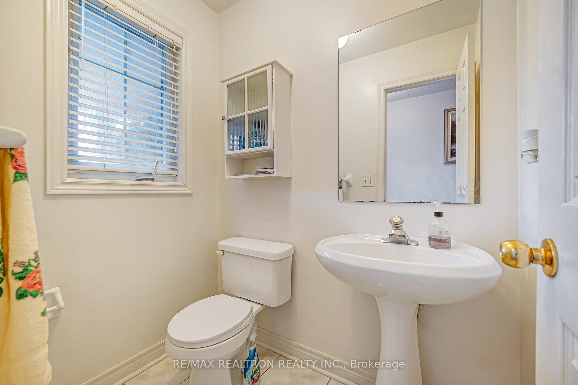 Photo 35 of 195 Kale Crescent, Vaughan, Maple — HOMEH