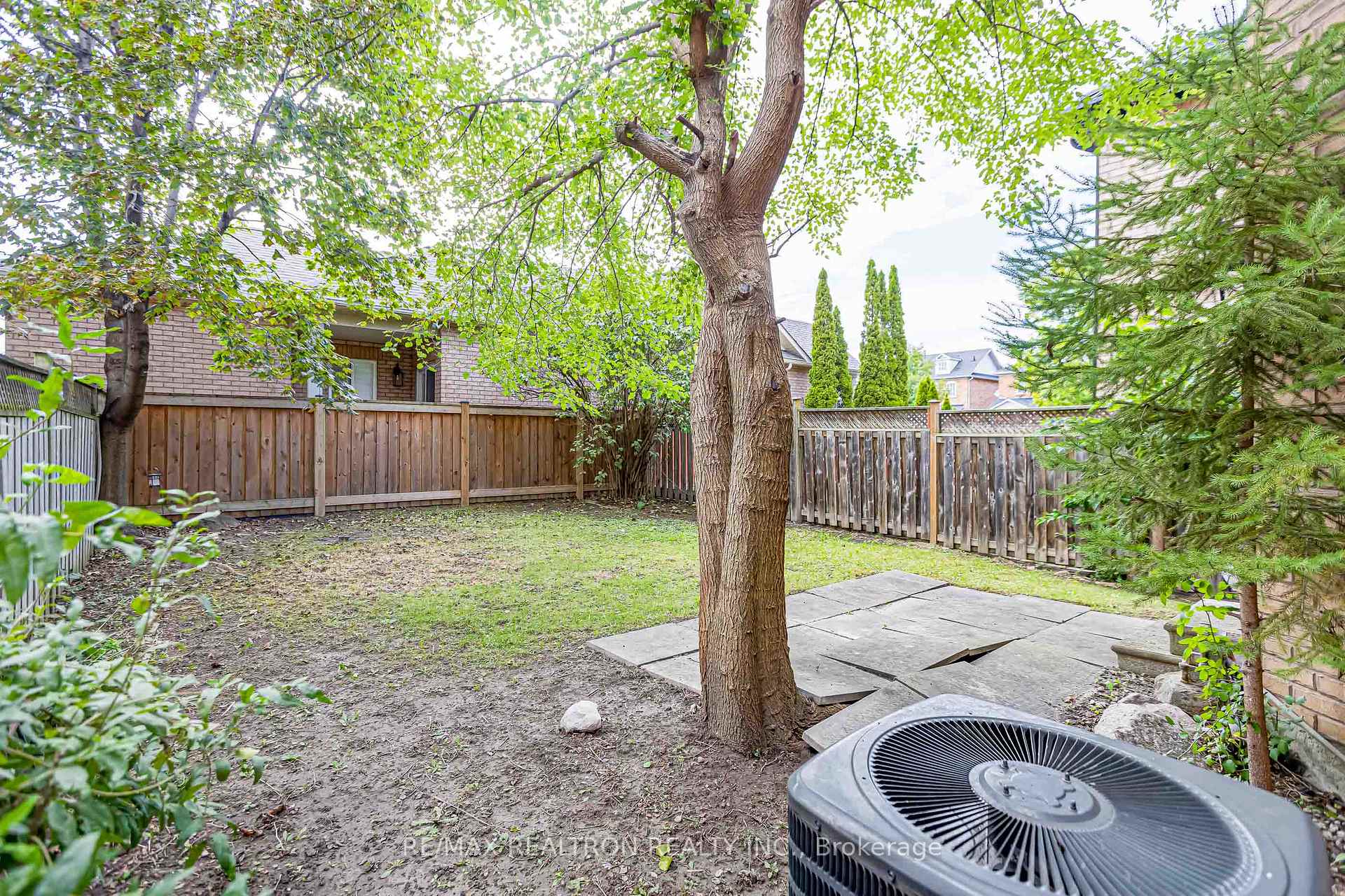 Photo 36 of 195 Kale Crescent, Vaughan, Maple — HOMEH