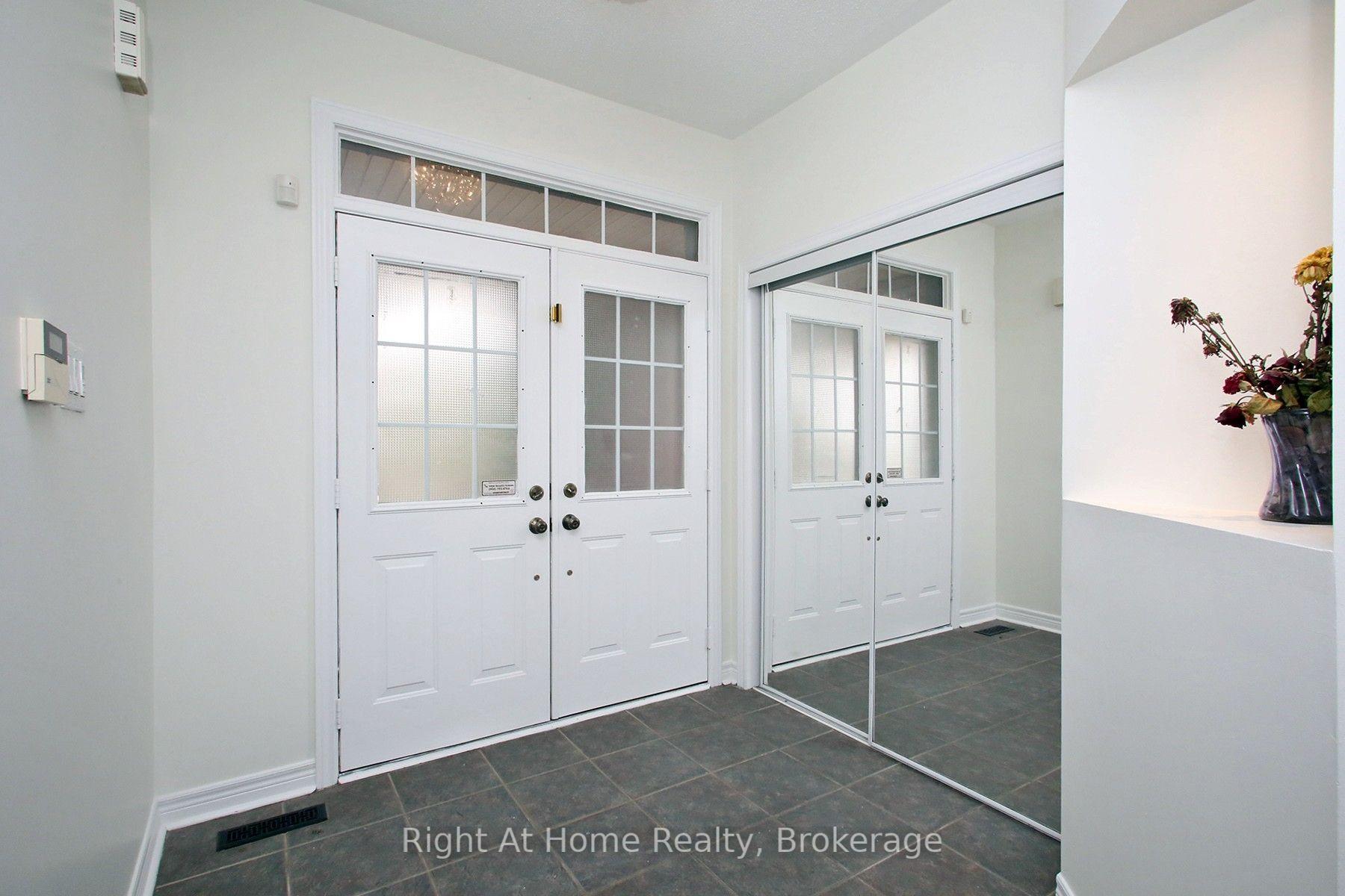 Photo 3 of Unit Upper, 181 Fairlane Crescent, Vaughan, Vellore Village — HOMEH