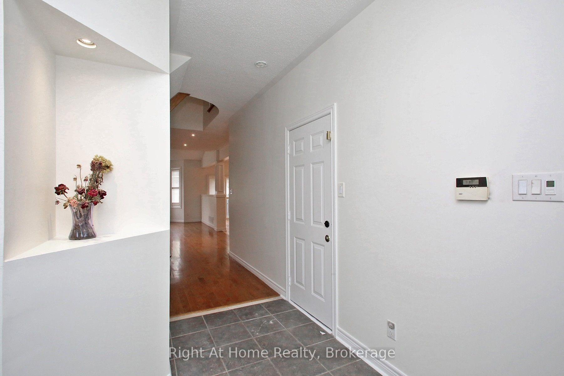 Photo 4 of Unit Upper, 181 Fairlane Crescent, Vaughan, Vellore Village — HOMEH