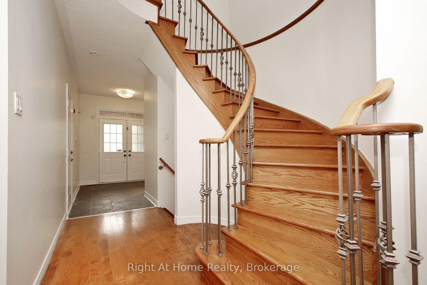 Photo 5 of Unit Upper, 181 Fairlane Crescent, Vaughan, Vellore Village — HOMEH