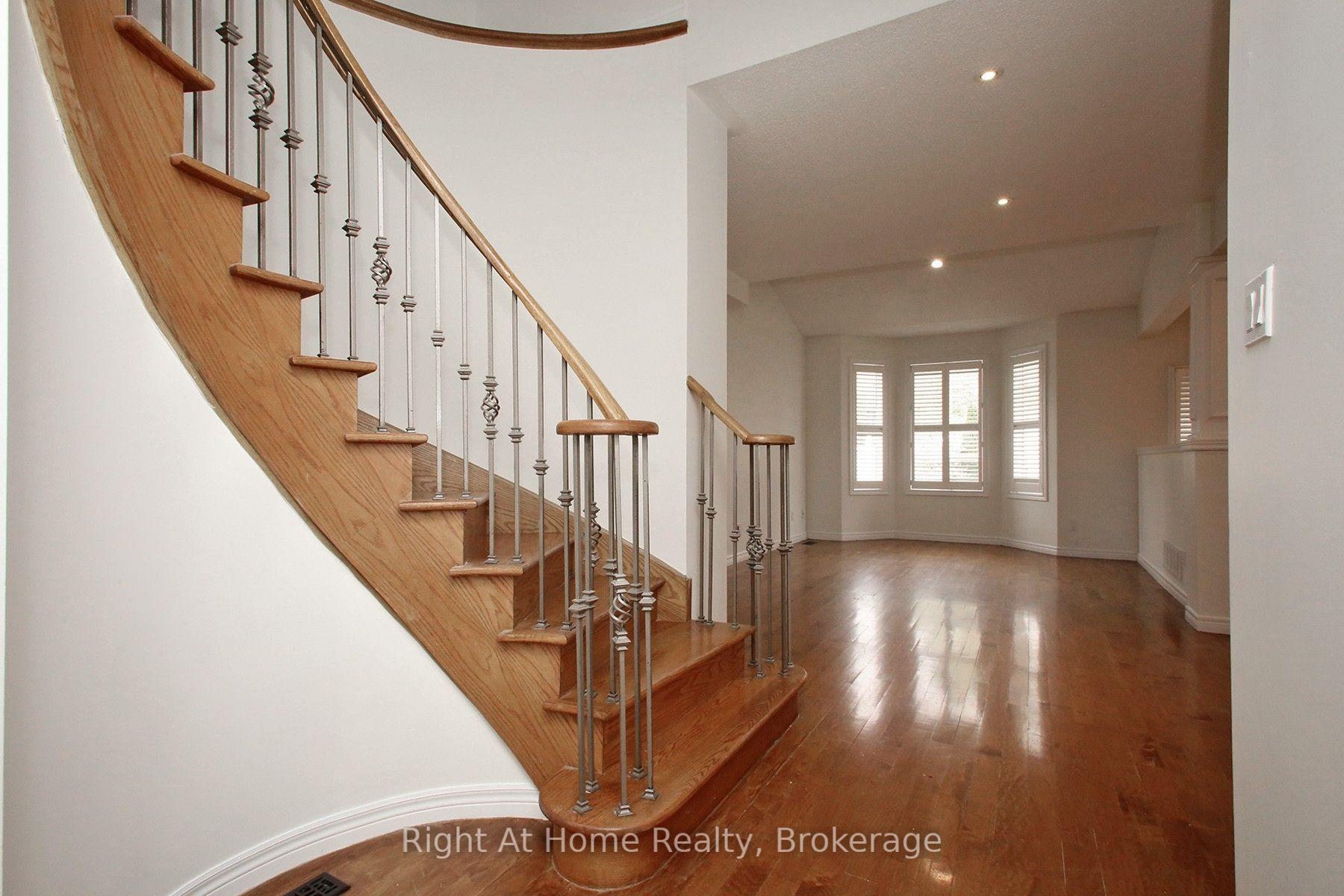 Photo 6 of Unit Upper, 181 Fairlane Crescent, Vaughan, Vellore Village — HOMEH