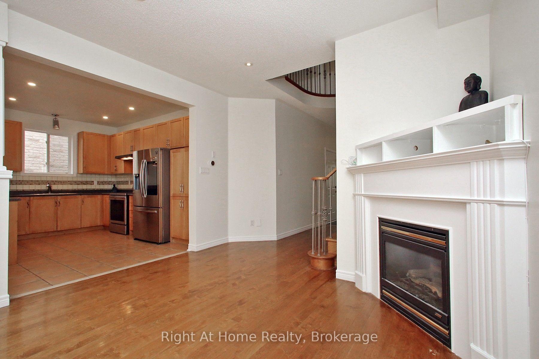 Photo 12 of Unit Upper, 181 Fairlane Crescent, Vaughan, Vellore Village — HOMEH