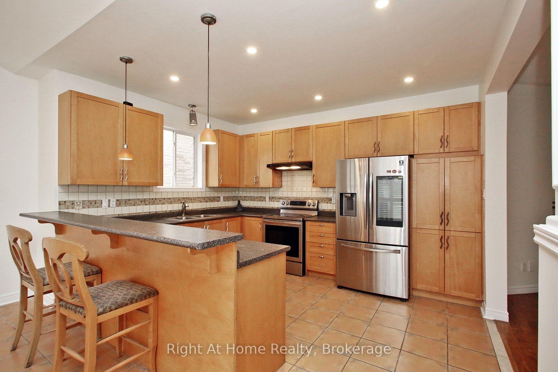 Photo 16 of Unit Upper, 181 Fairlane Crescent, Vaughan, Vellore Village — HOMEH