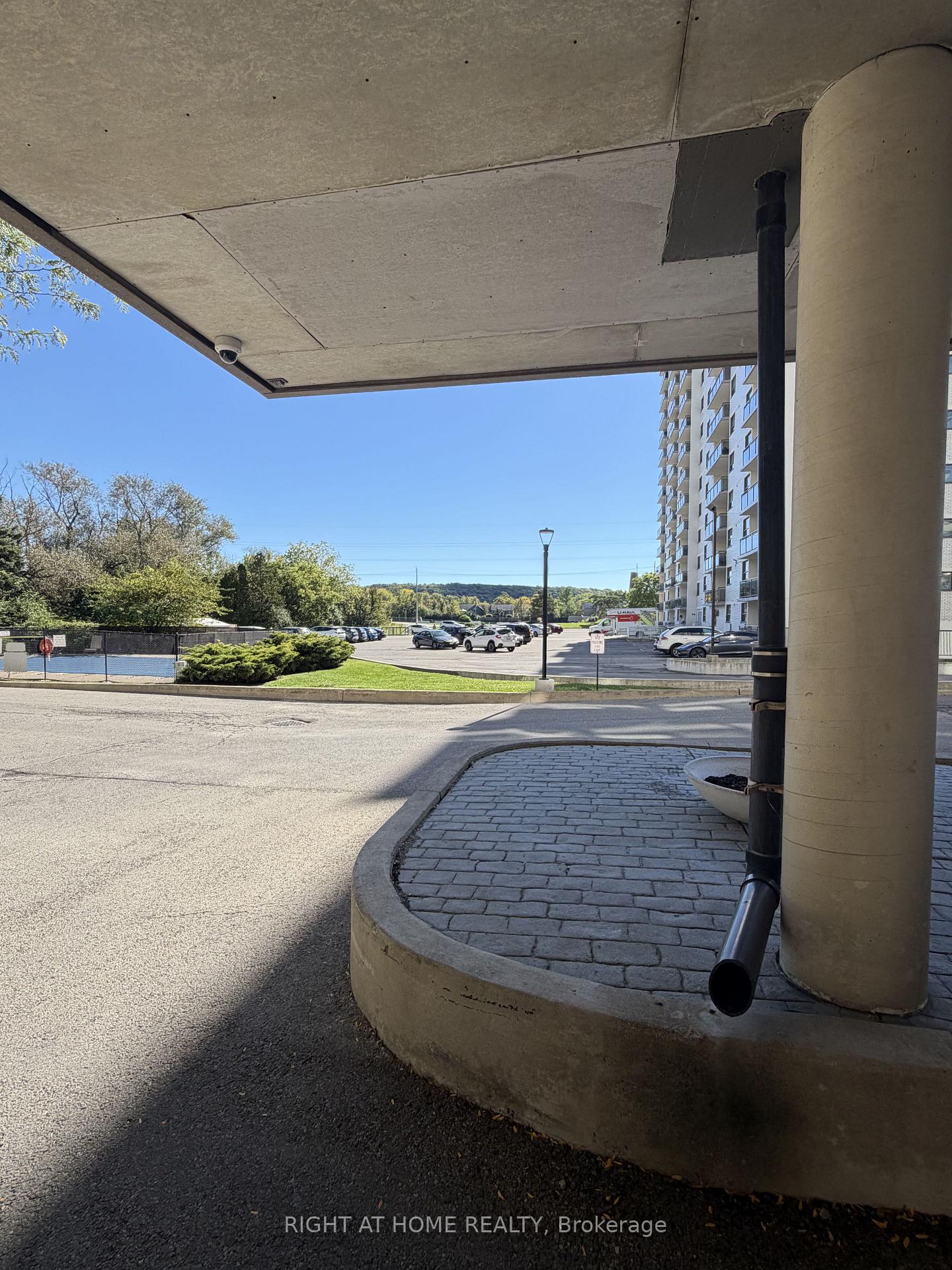 Photo 2 of Unit 505, 215 Glenridge Avenue, St. Catharines, Glendale/Glenridge — HOMEH