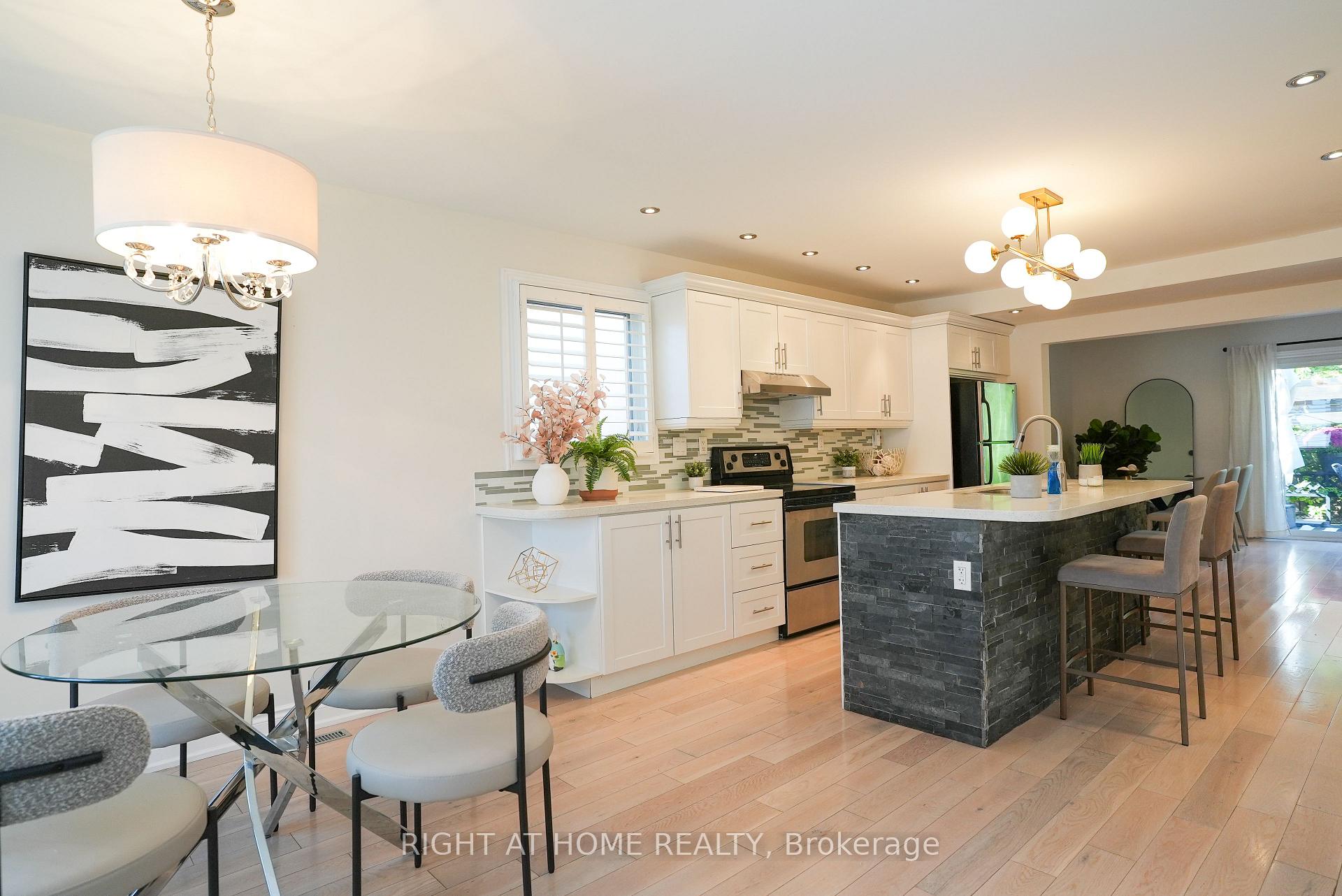 Photo 3 of 2038 Chrisdon Road, Burlington, Headon — HOMEH