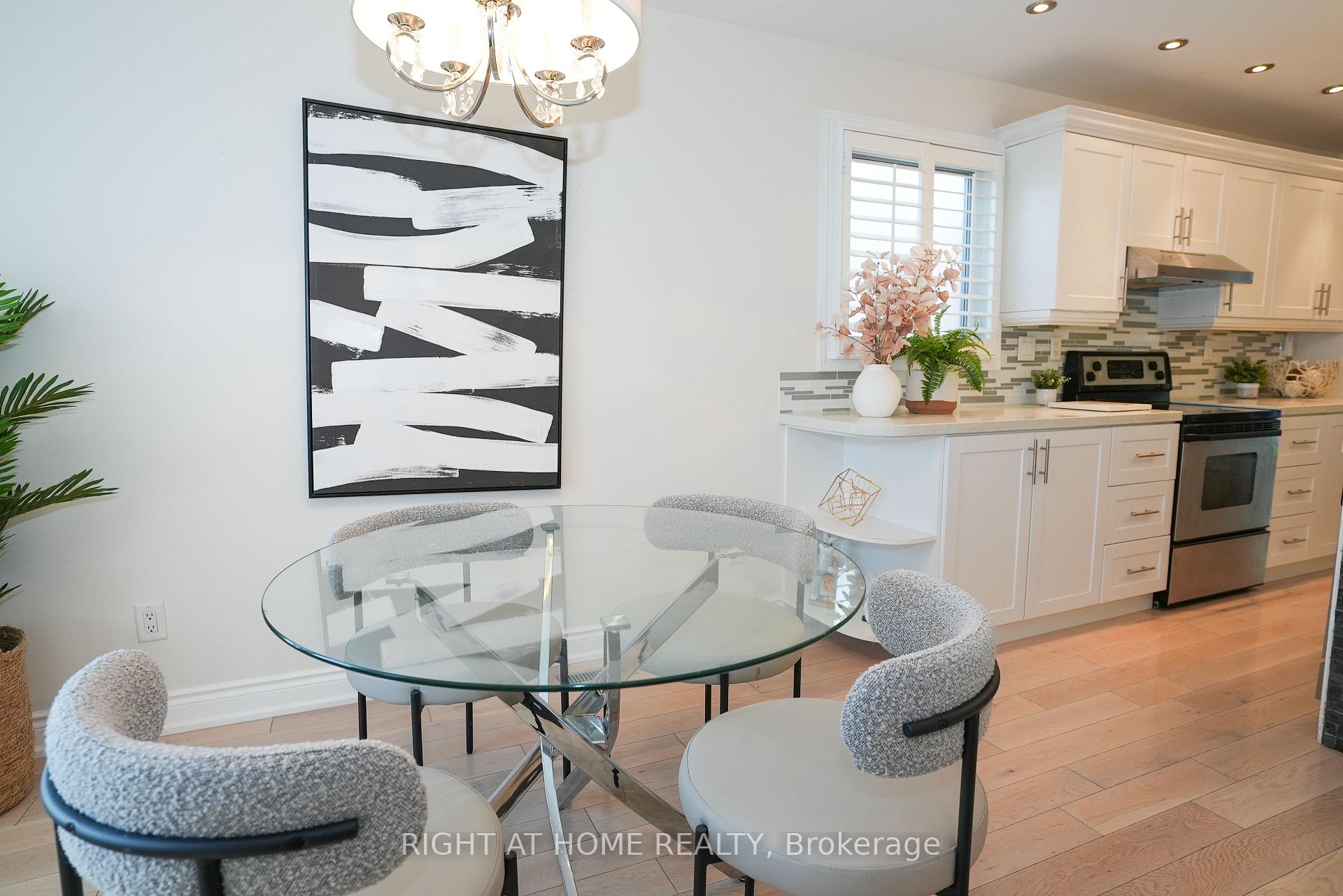 Photo 5 of 2038 Chrisdon Road, Burlington, Headon — HOMEH