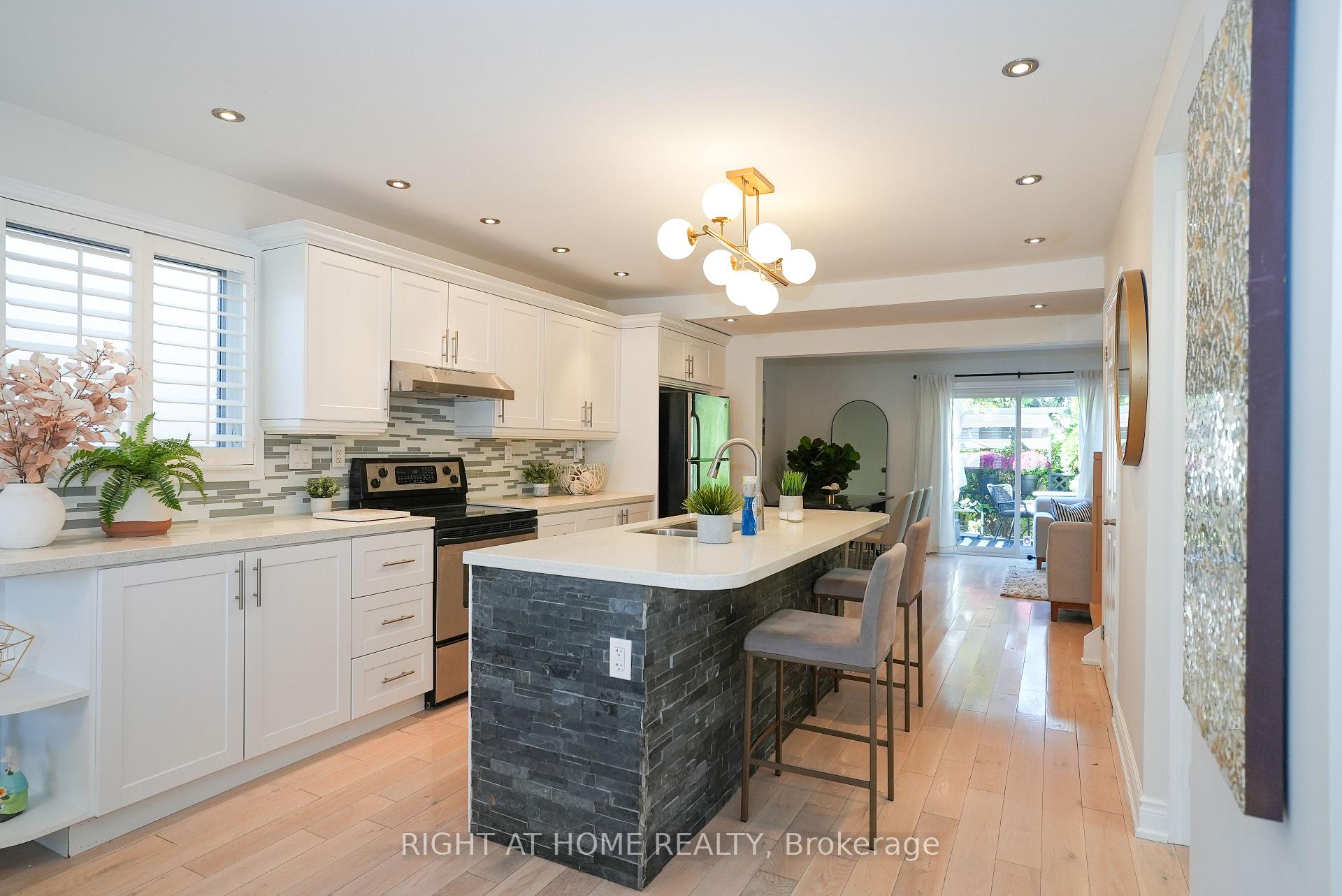 Photo 6 of 2038 Chrisdon Road, Burlington, Headon — HOMEH