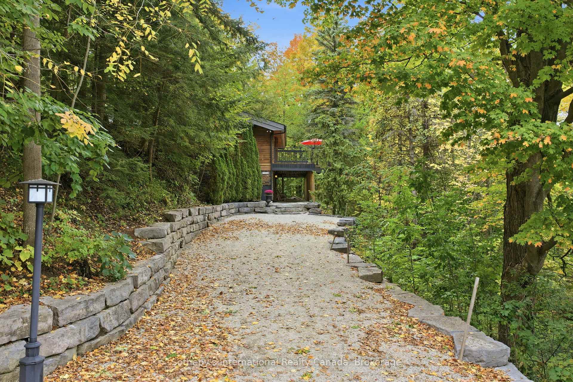 Photo 2 of 146 Chamonix Crescent, Blue Mountains — HOMEH