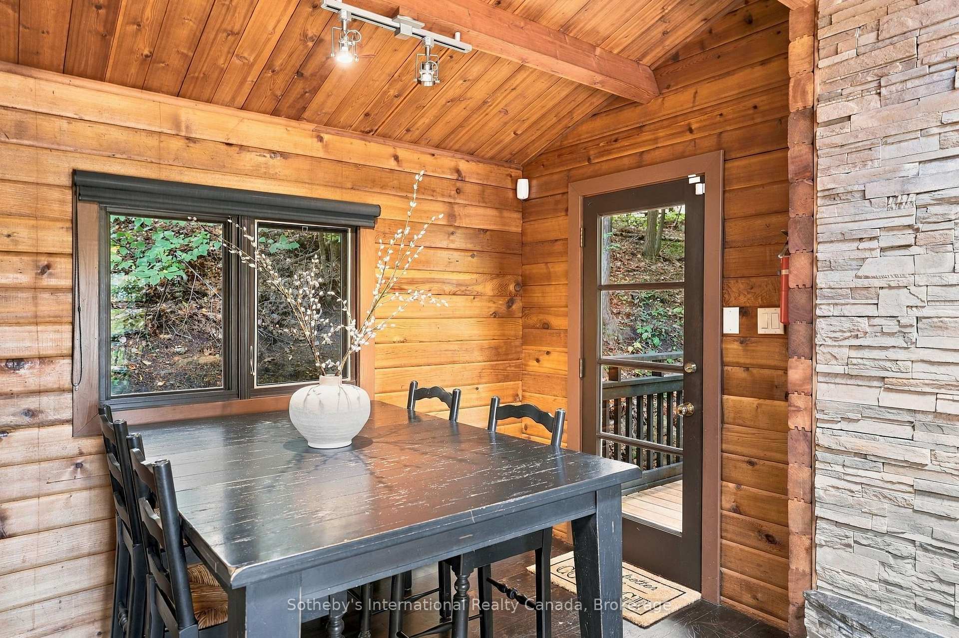 Photo 25 of 146 Chamonix Crescent, Blue Mountains — HOMEH