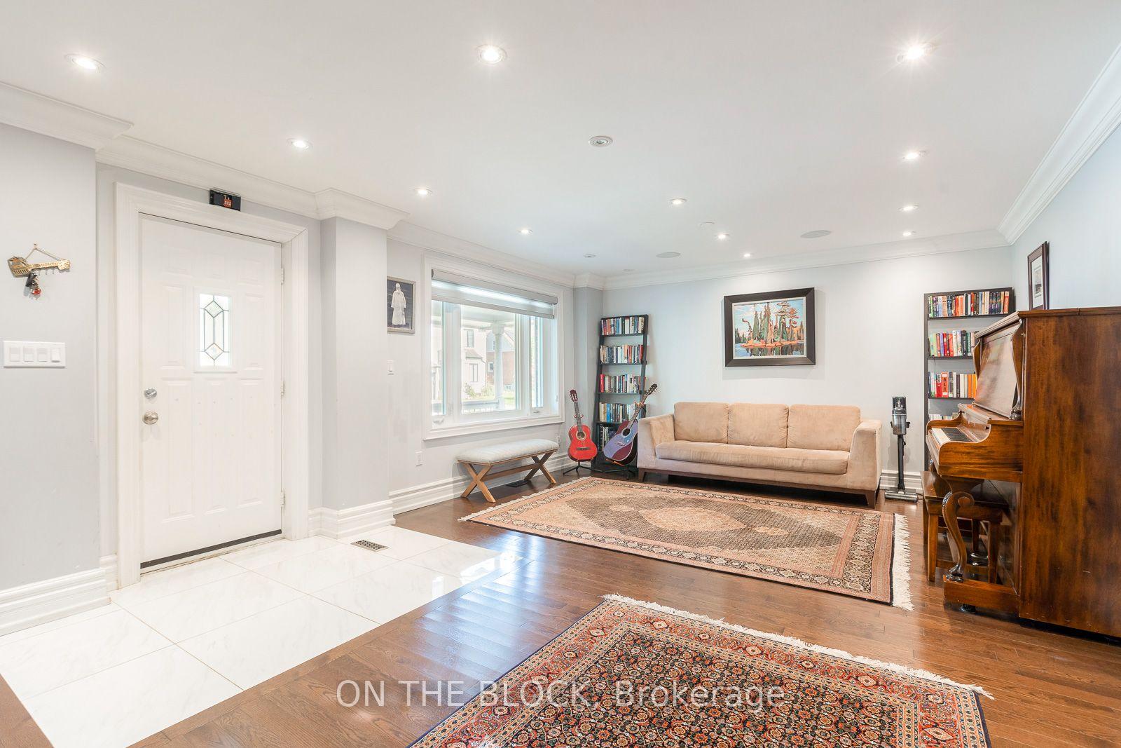 Photo 2 of 21 Craigmore Crescent, North York, Willowdale East — HOMEH