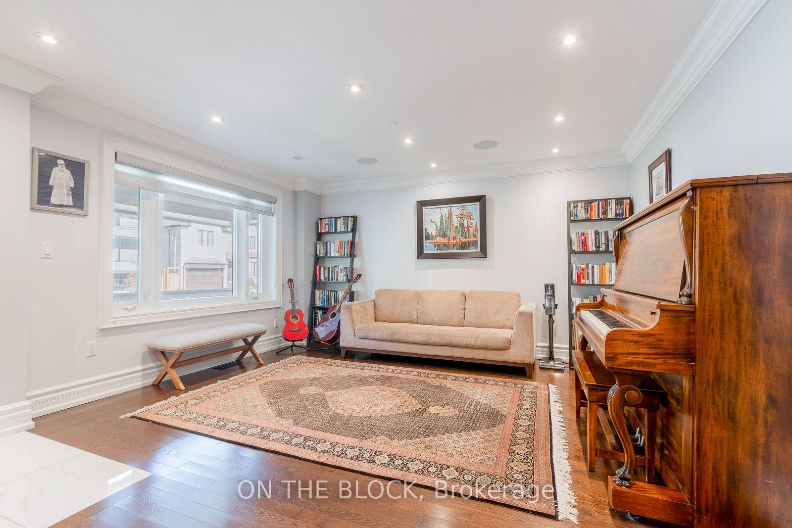 Photo 3 of 21 Craigmore Crescent, North York, Willowdale East — HOMEH