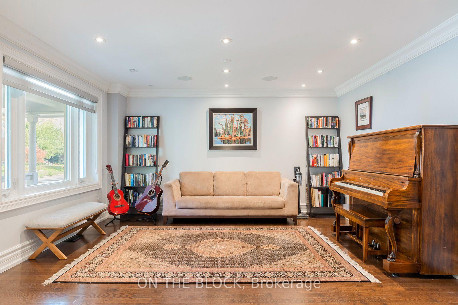 Photo 4 of 21 Craigmore Crescent, North York, Willowdale East — HOMEH