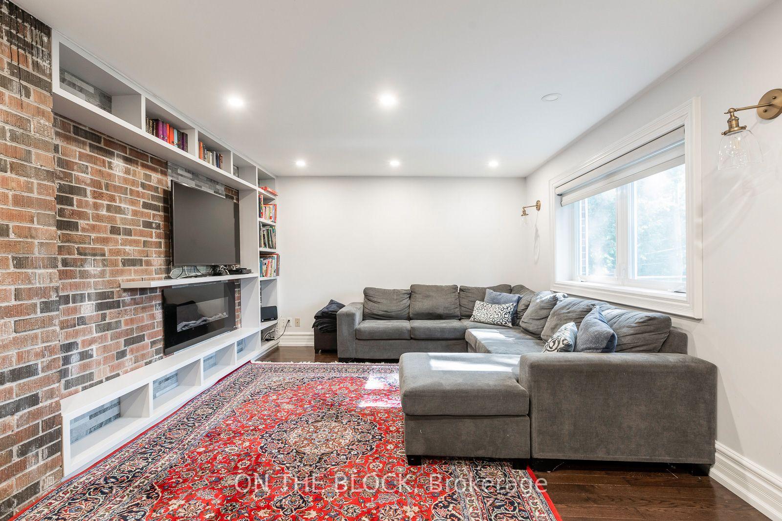 Photo 15 of 21 Craigmore Crescent, North York, Willowdale East — HOMEH