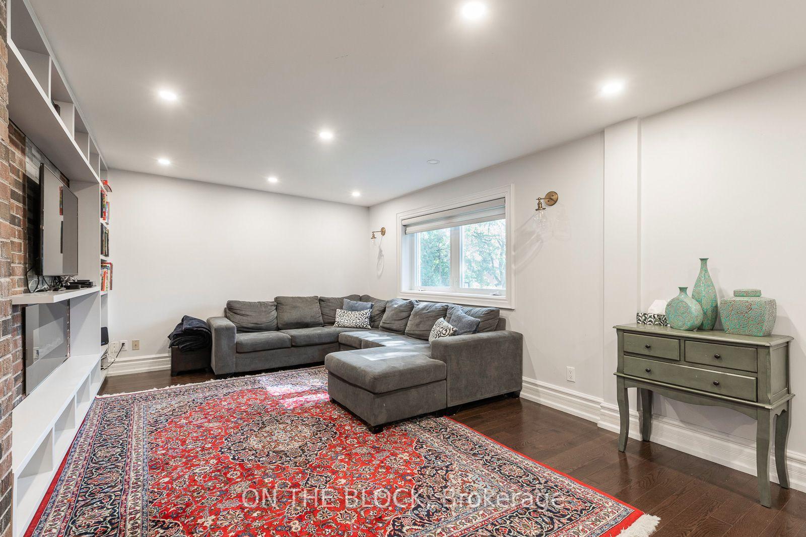 Photo 16 of 21 Craigmore Crescent, North York, Willowdale East — HOMEH