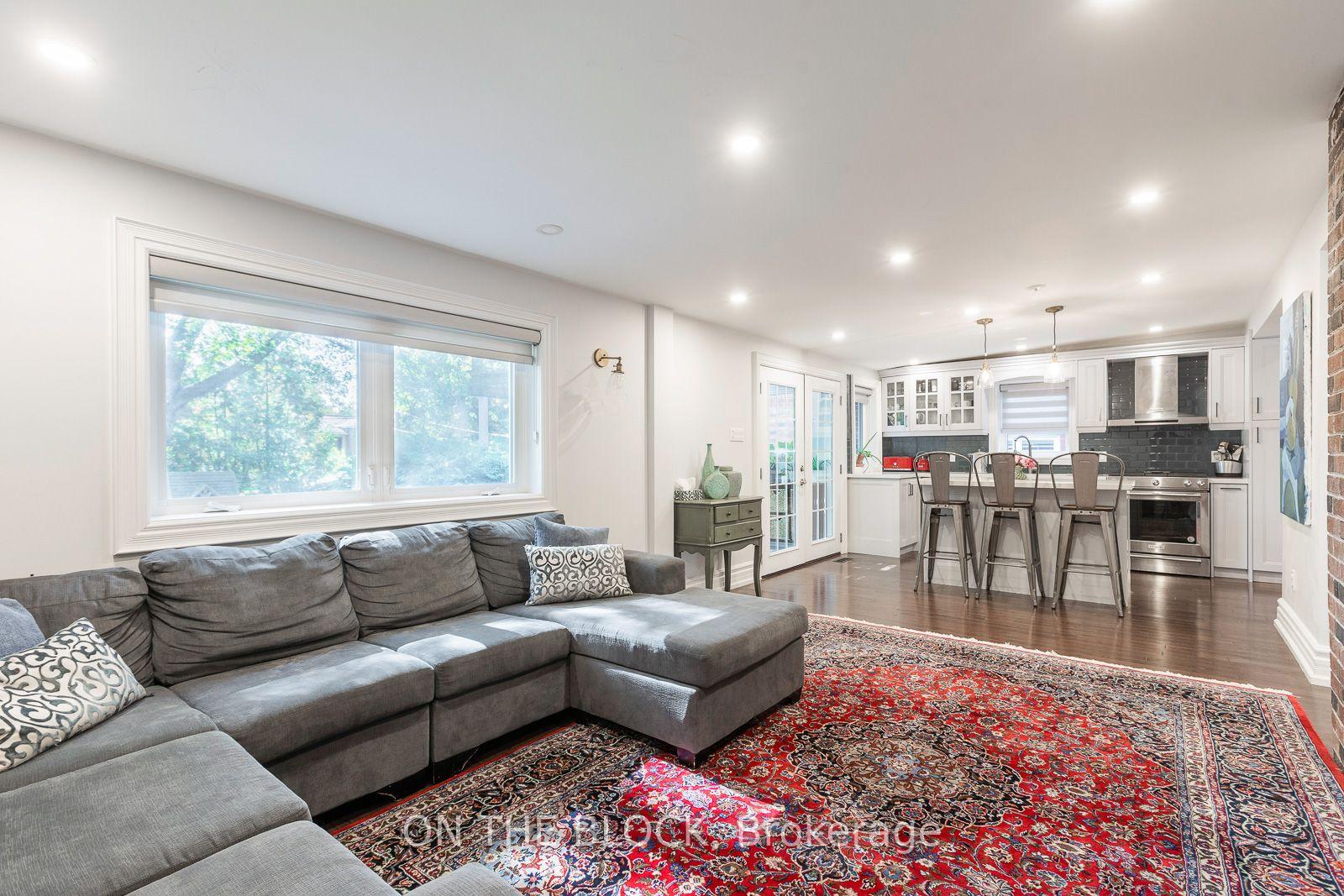 Photo 17 of 21 Craigmore Crescent, North York, Willowdale East — HOMEH