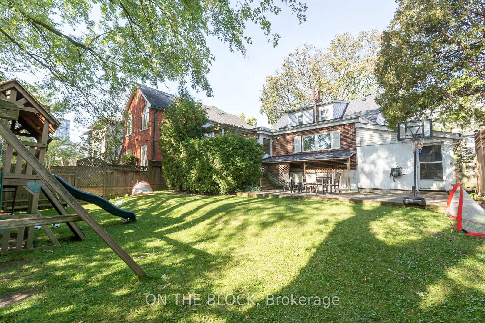 Photo 22 of 21 Craigmore Crescent, North York, Willowdale East — HOMEH
