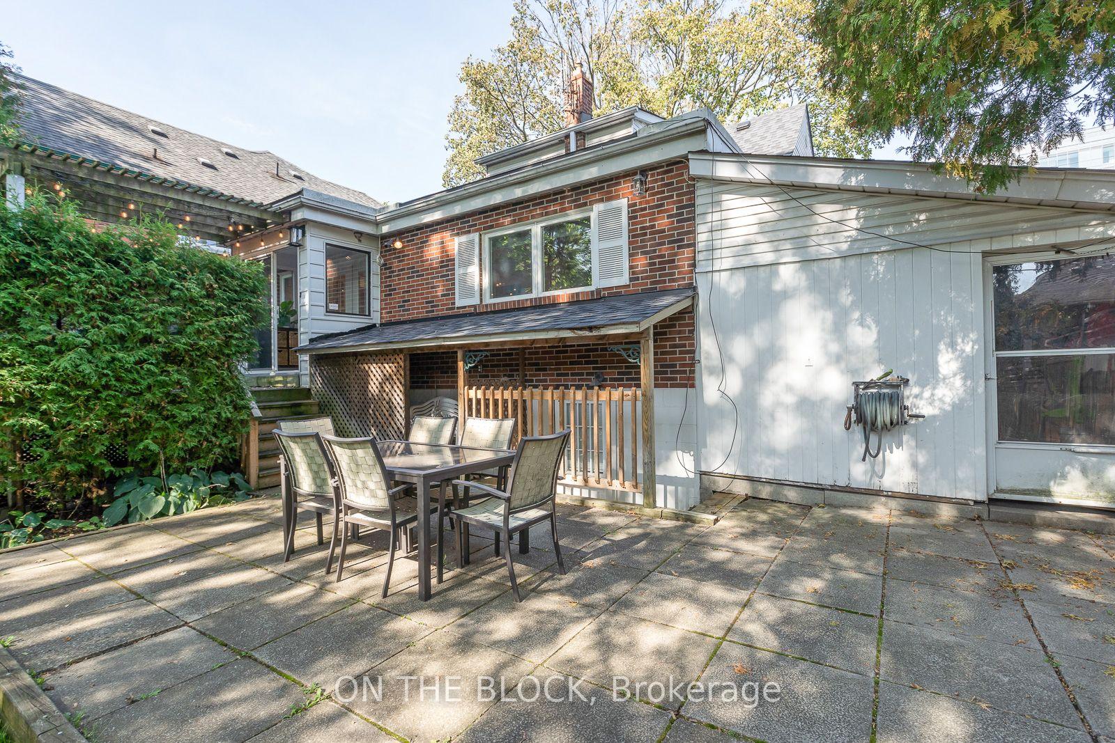 Photo 23 of 21 Craigmore Crescent, North York, Willowdale East — HOMEH