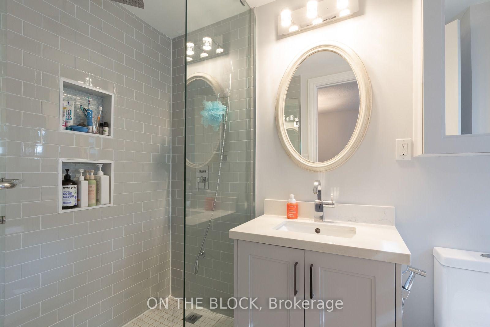 Photo 24 of 21 Craigmore Crescent, North York, Willowdale East — HOMEH