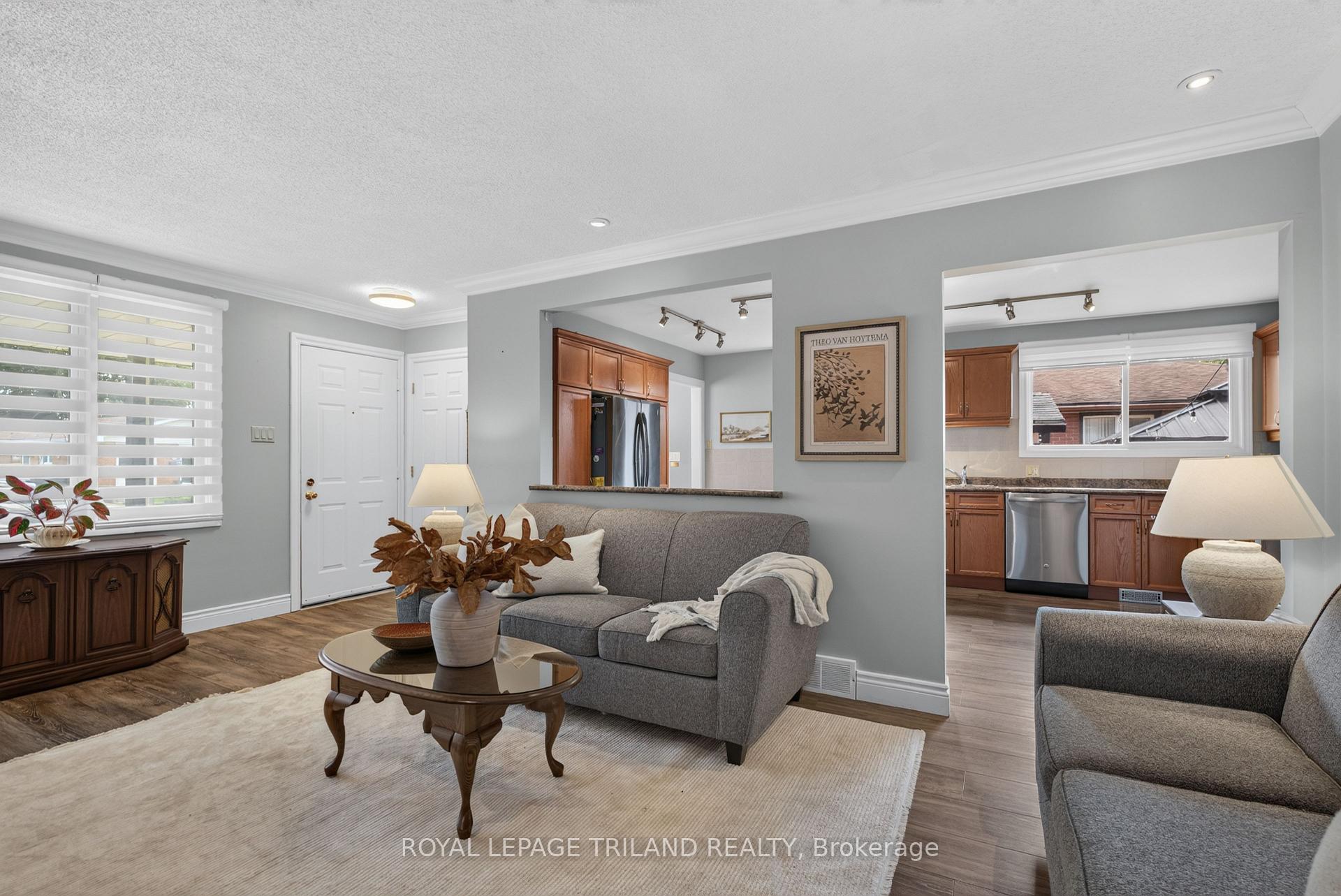 Photo 7 of 21 Jena Crescent, London, East I — HOMEH