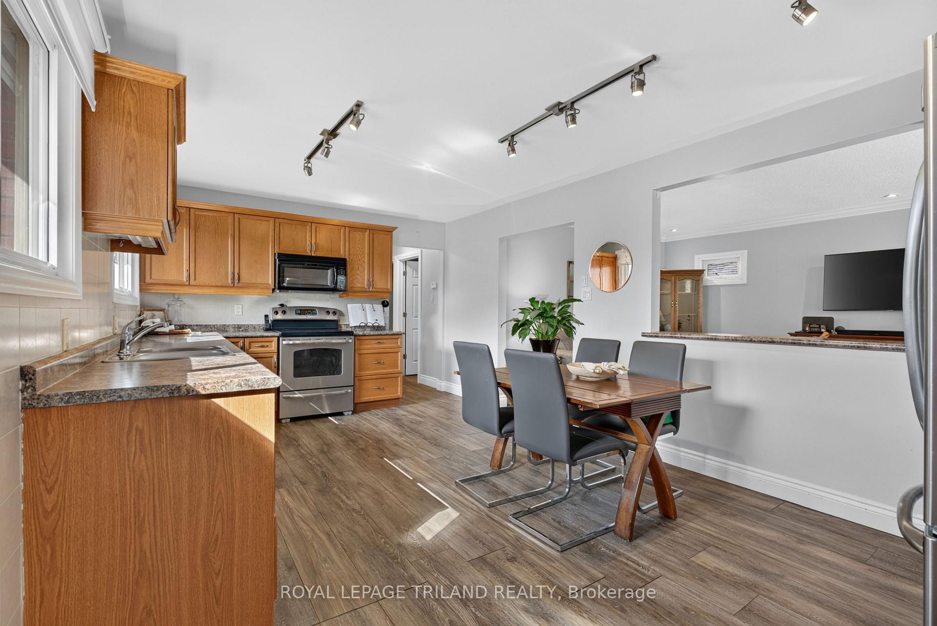 Photo 10 of 21 Jena Crescent, London, East I — HOMEH