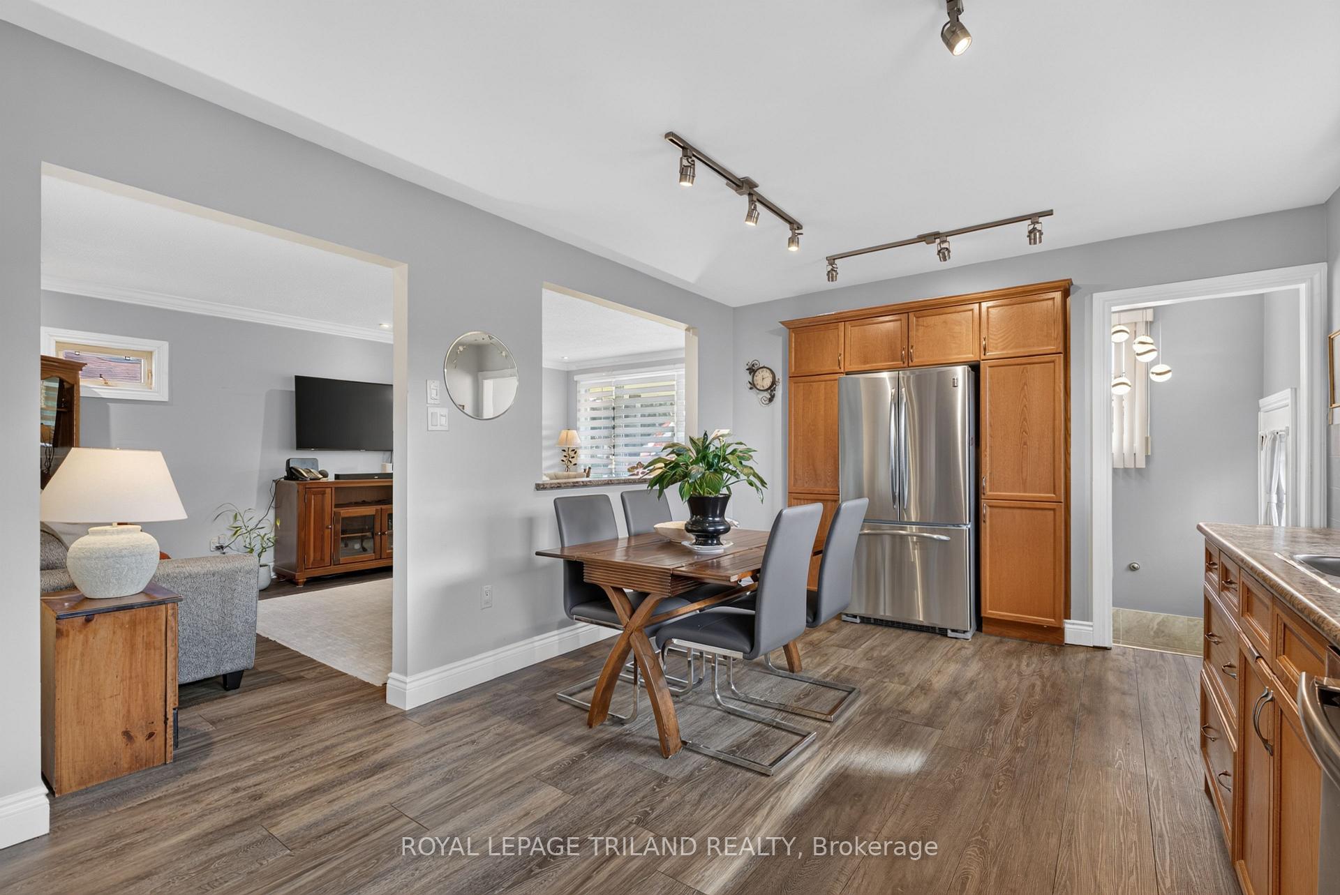 Photo 12 of 21 Jena Crescent, London, East I — HOMEH