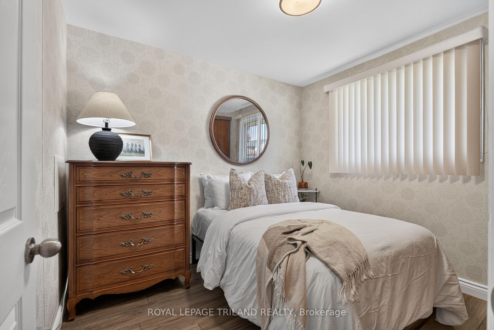 Photo 13 of 21 Jena Crescent, London, East I — HOMEH
