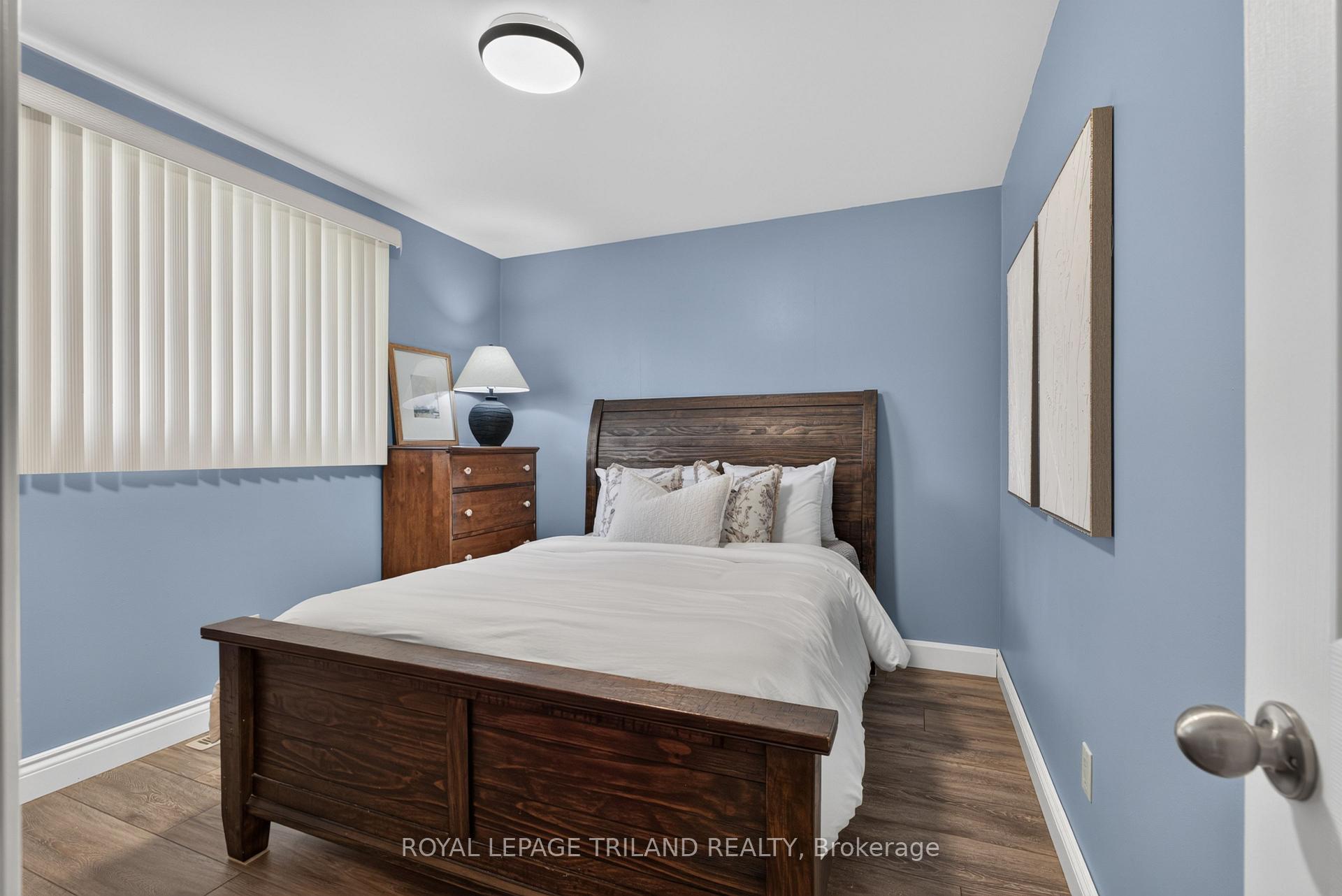 Photo 17 of 21 Jena Crescent, London, East I — HOMEH