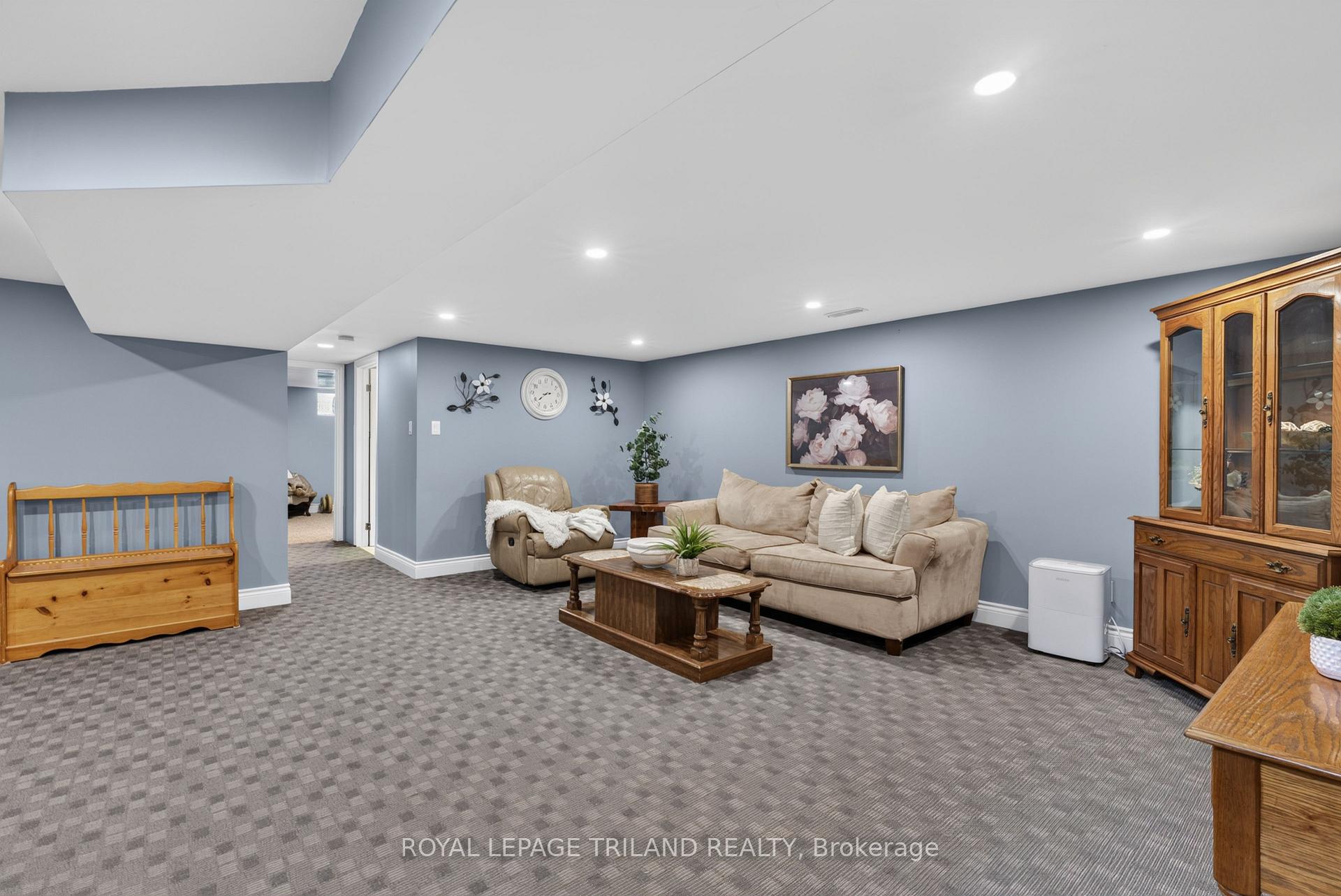 Photo 19 of 21 Jena Crescent, London, East I — HOMEH