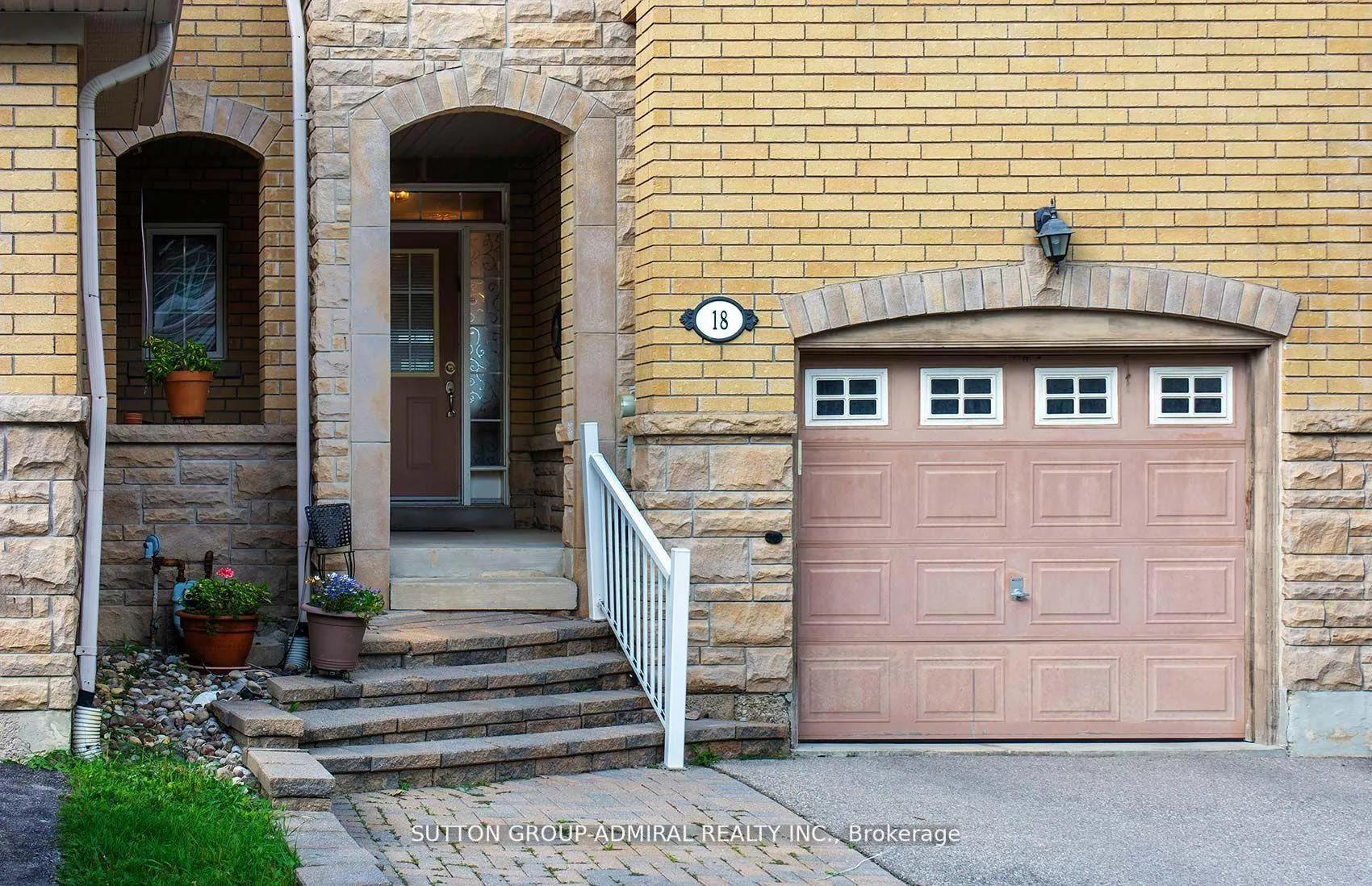 Photo 3 of 18 Mosswood Road, Vaughan, Patterson — HOMEH