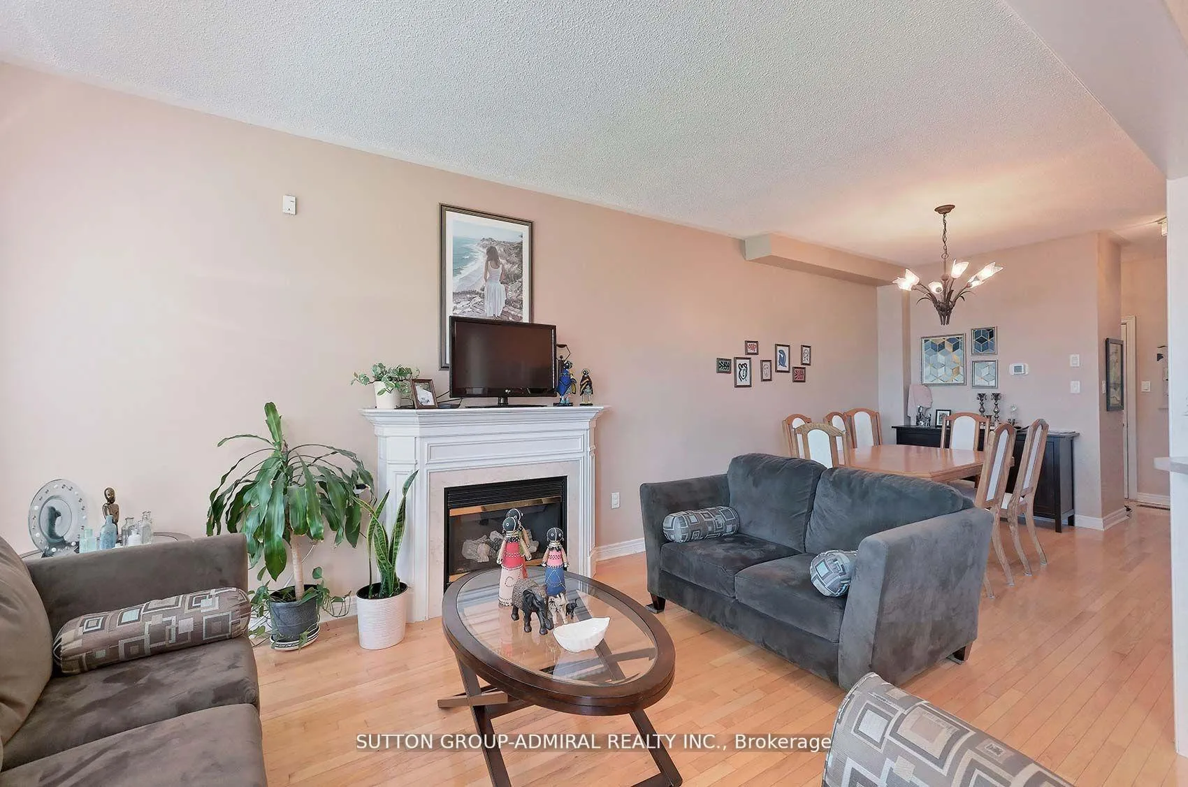 Photo 7 of 18 Mosswood Road, Vaughan, Patterson — HOMEH