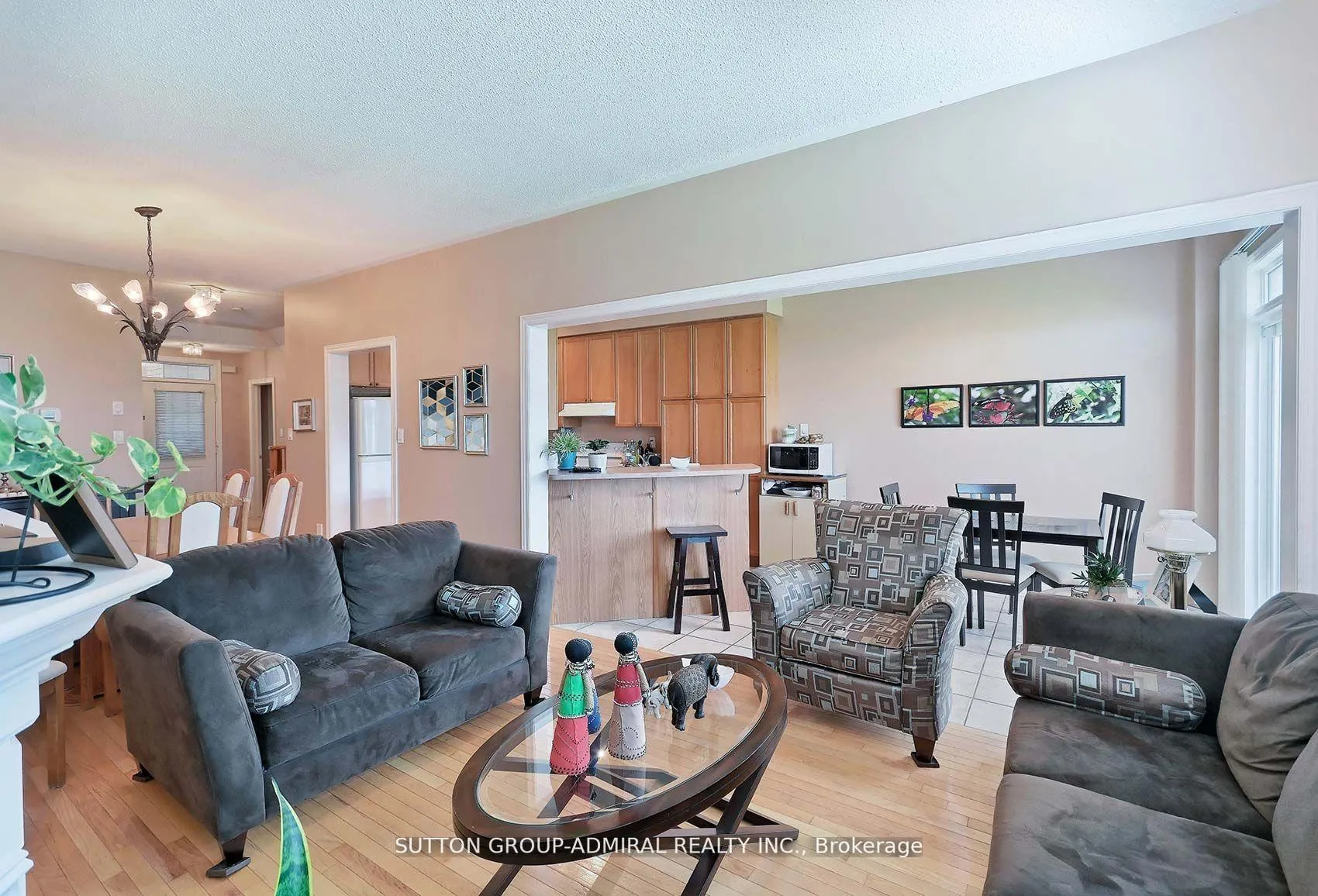 Photo 8 of 18 Mosswood Road, Vaughan, Patterson — HOMEH