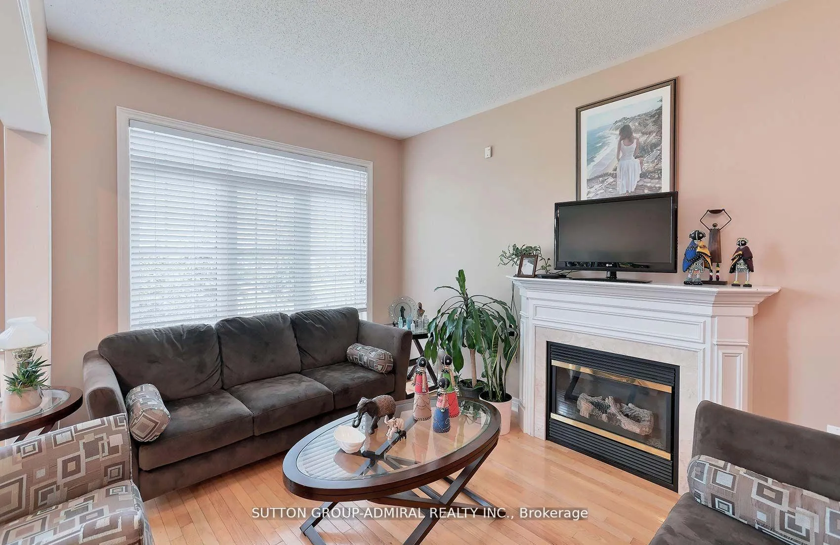 Photo 9 of 18 Mosswood Road, Vaughan, Patterson — HOMEH