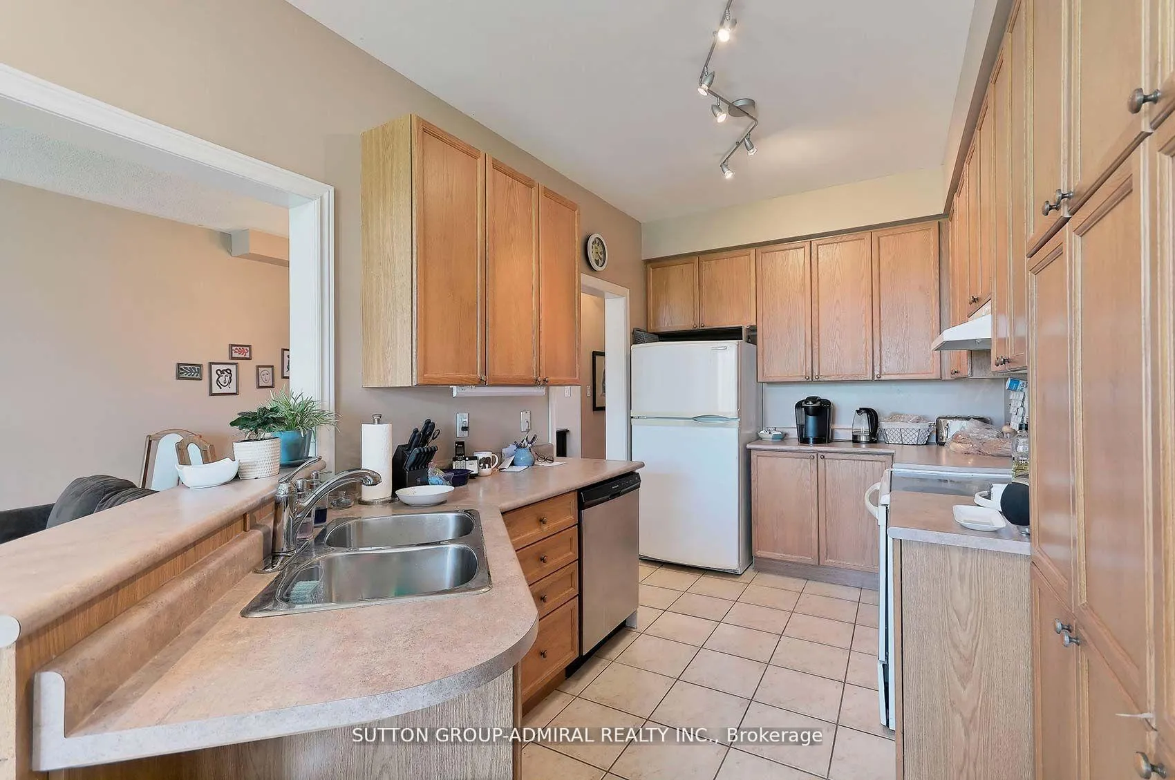 Photo 10 of 18 Mosswood Road, Vaughan, Patterson — HOMEH