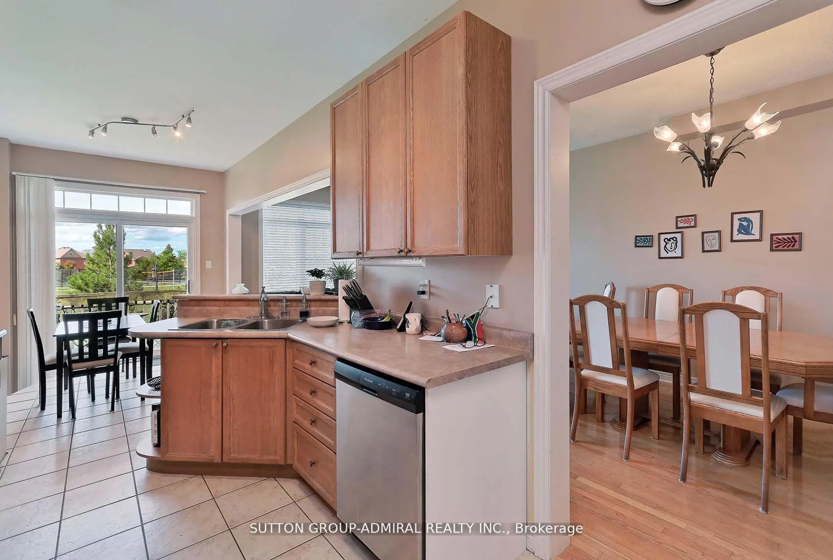 Photo 11 of 18 Mosswood Road, Vaughan, Patterson — HOMEH
