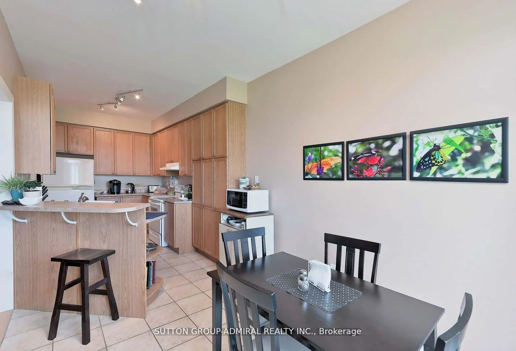 Photo 12 of 18 Mosswood Road, Vaughan, Patterson — HOMEH